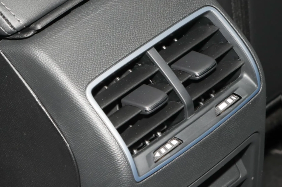Передние фары Peugeot 408