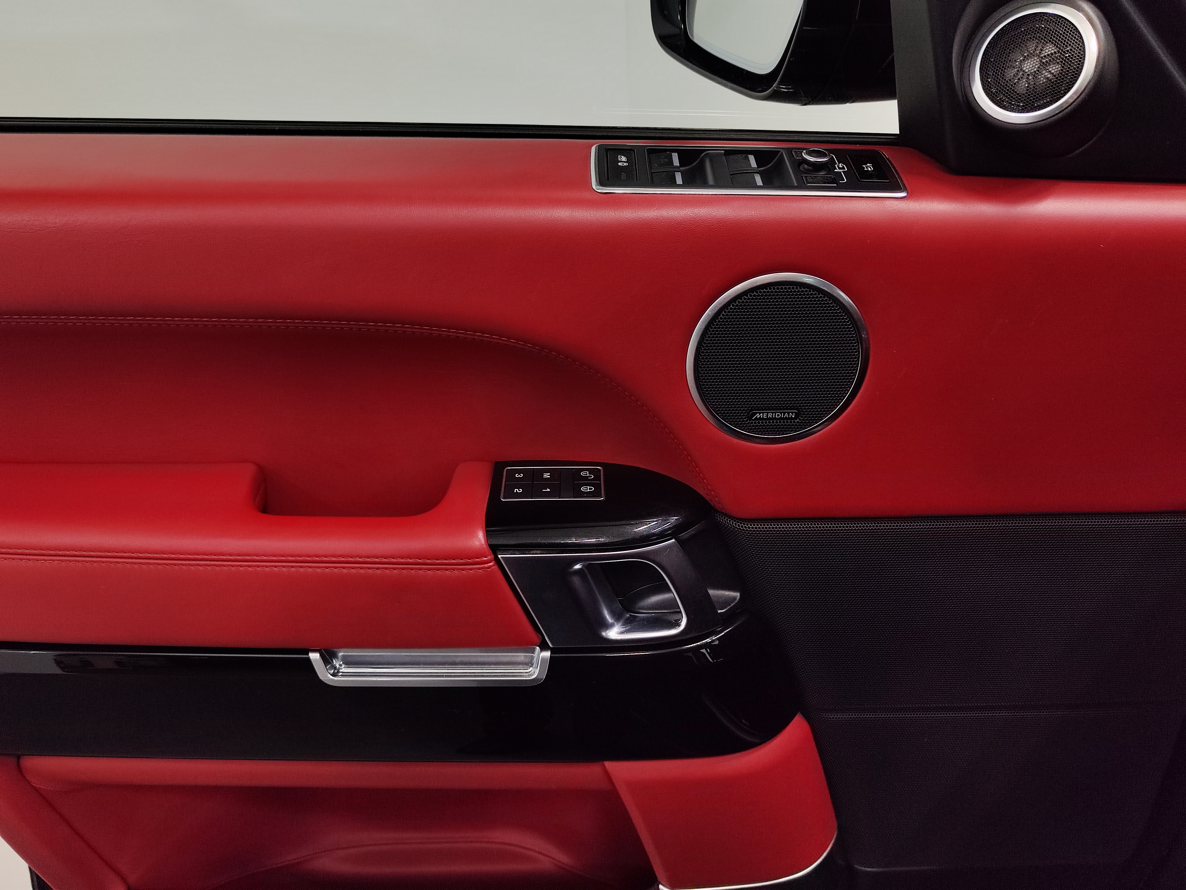 LAND ROVER -