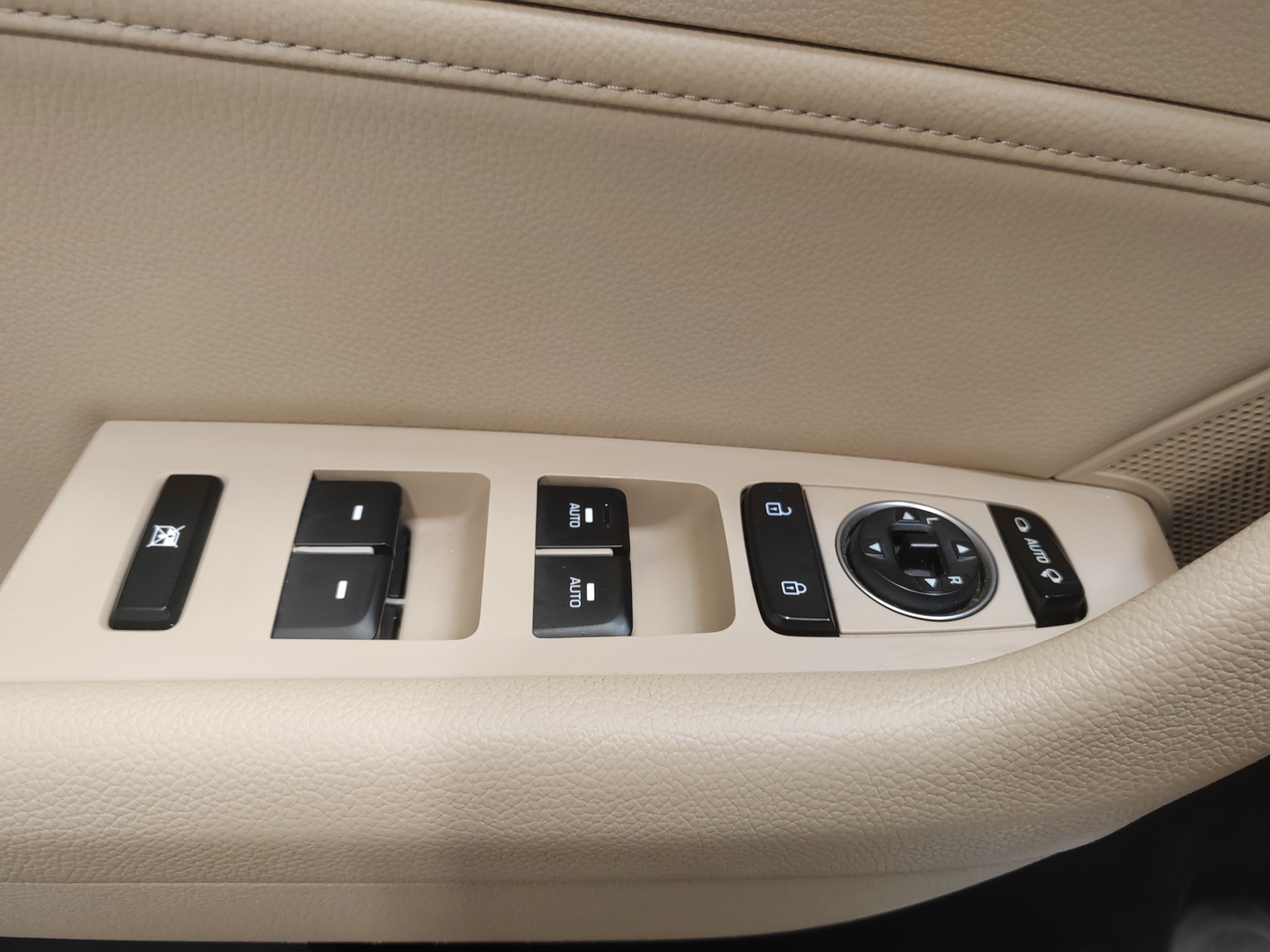 Hyundai SONATA -