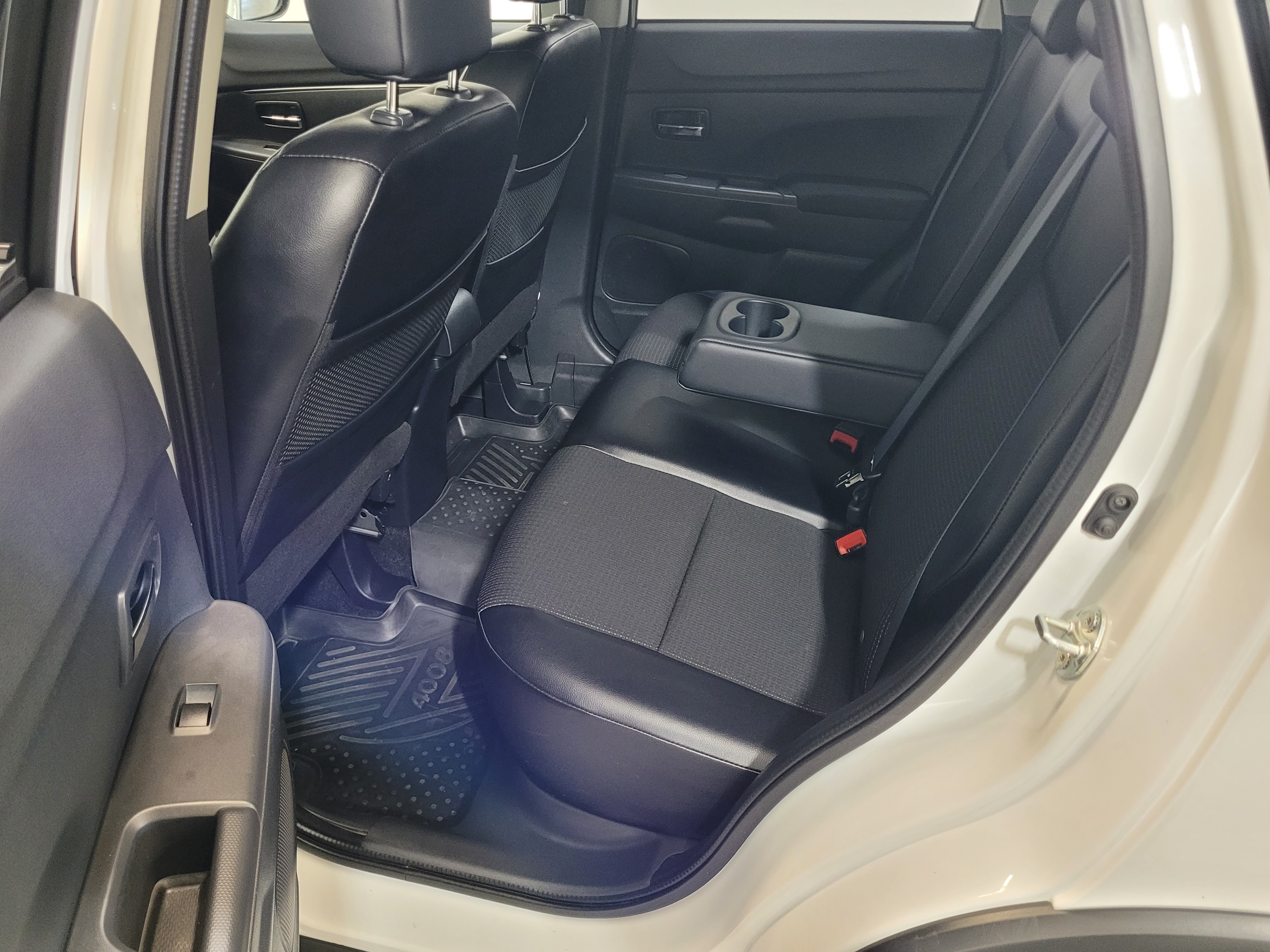 Peugeot 4008 -