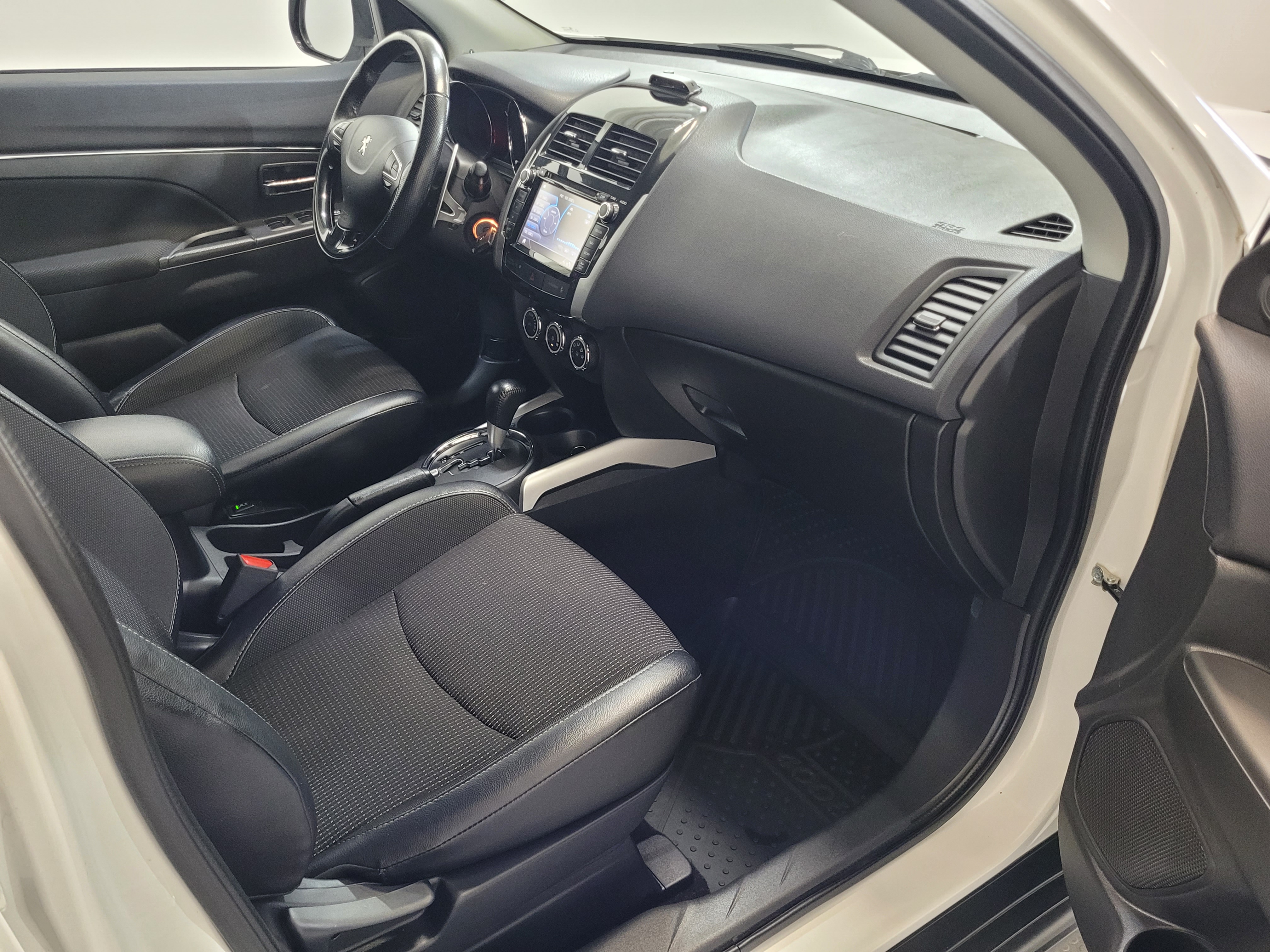 Peugeot 4008 -