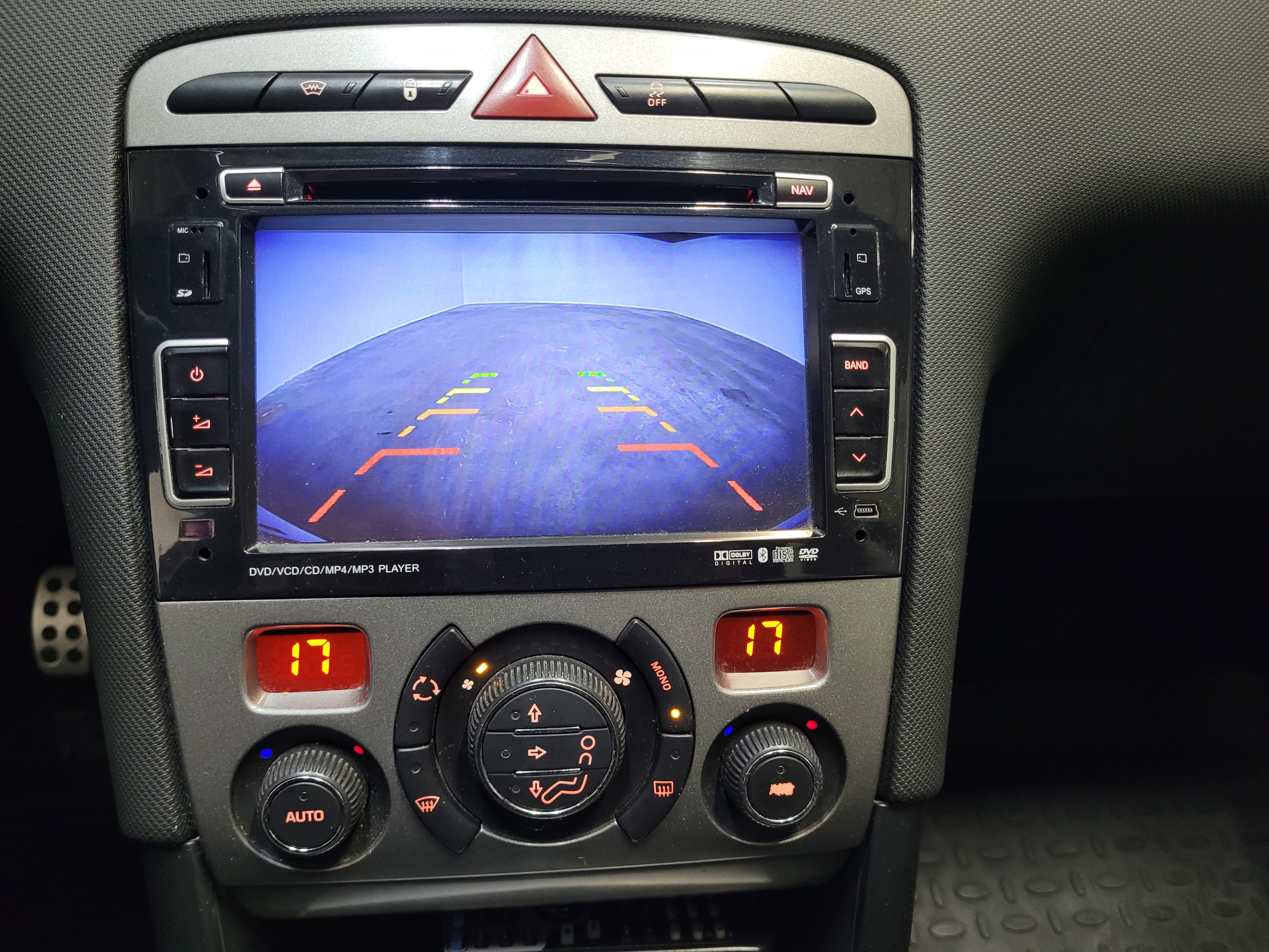 Peugeot 408 -