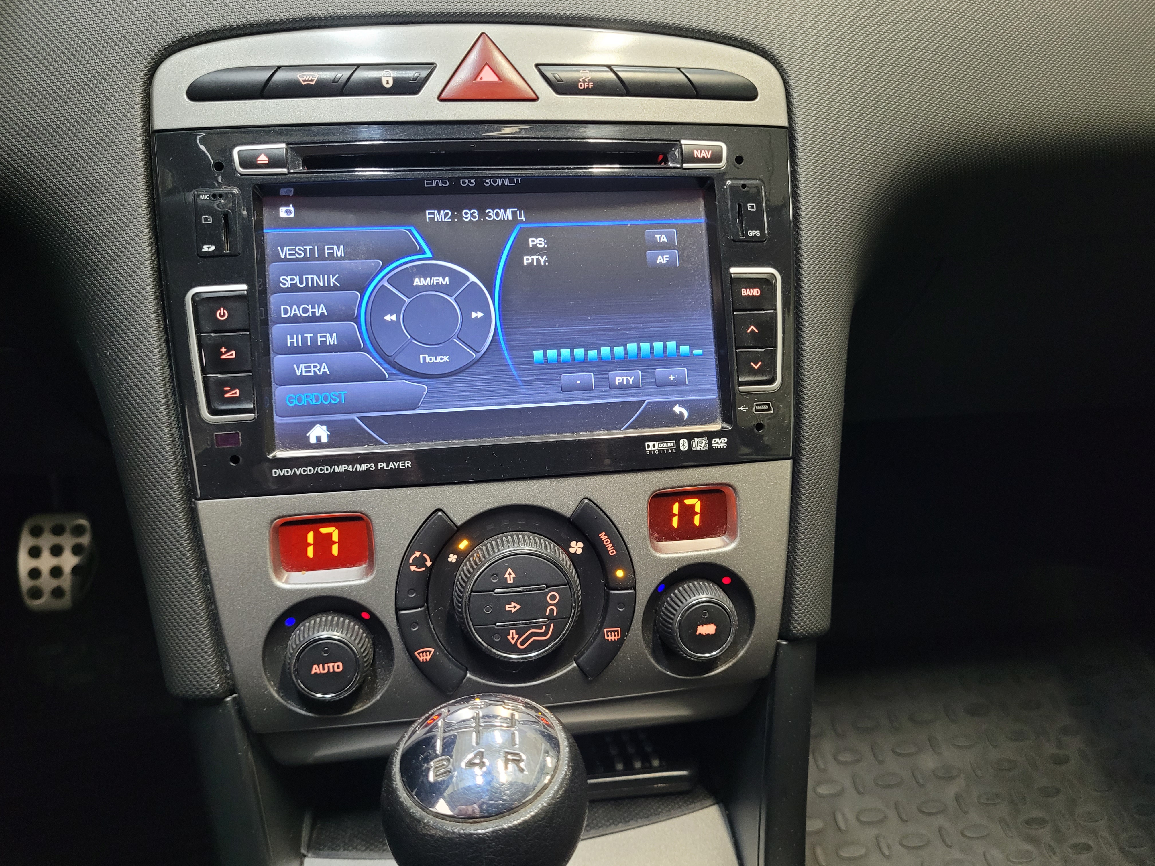 Peugeot 408 -