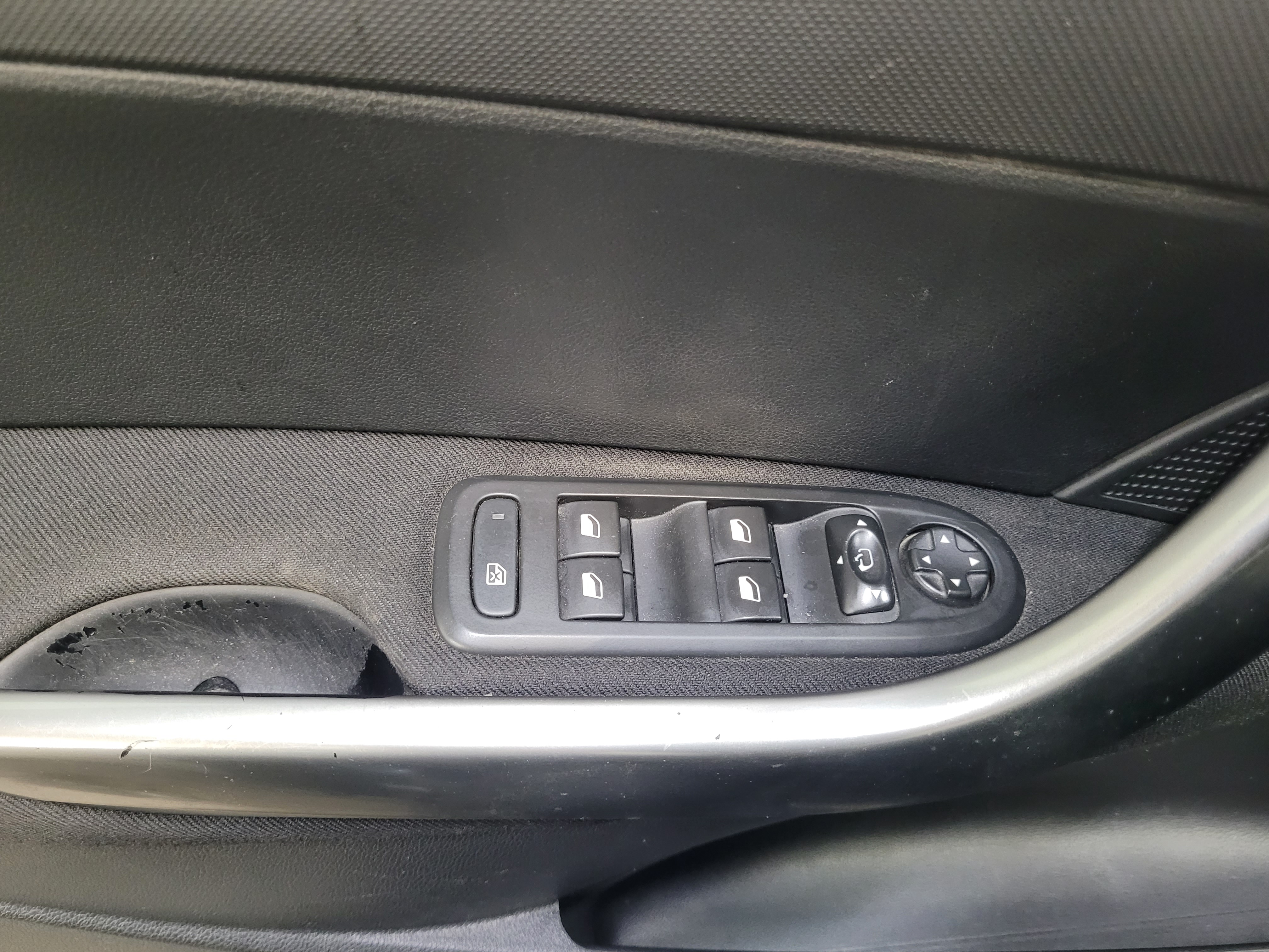 Peugeot 408 -