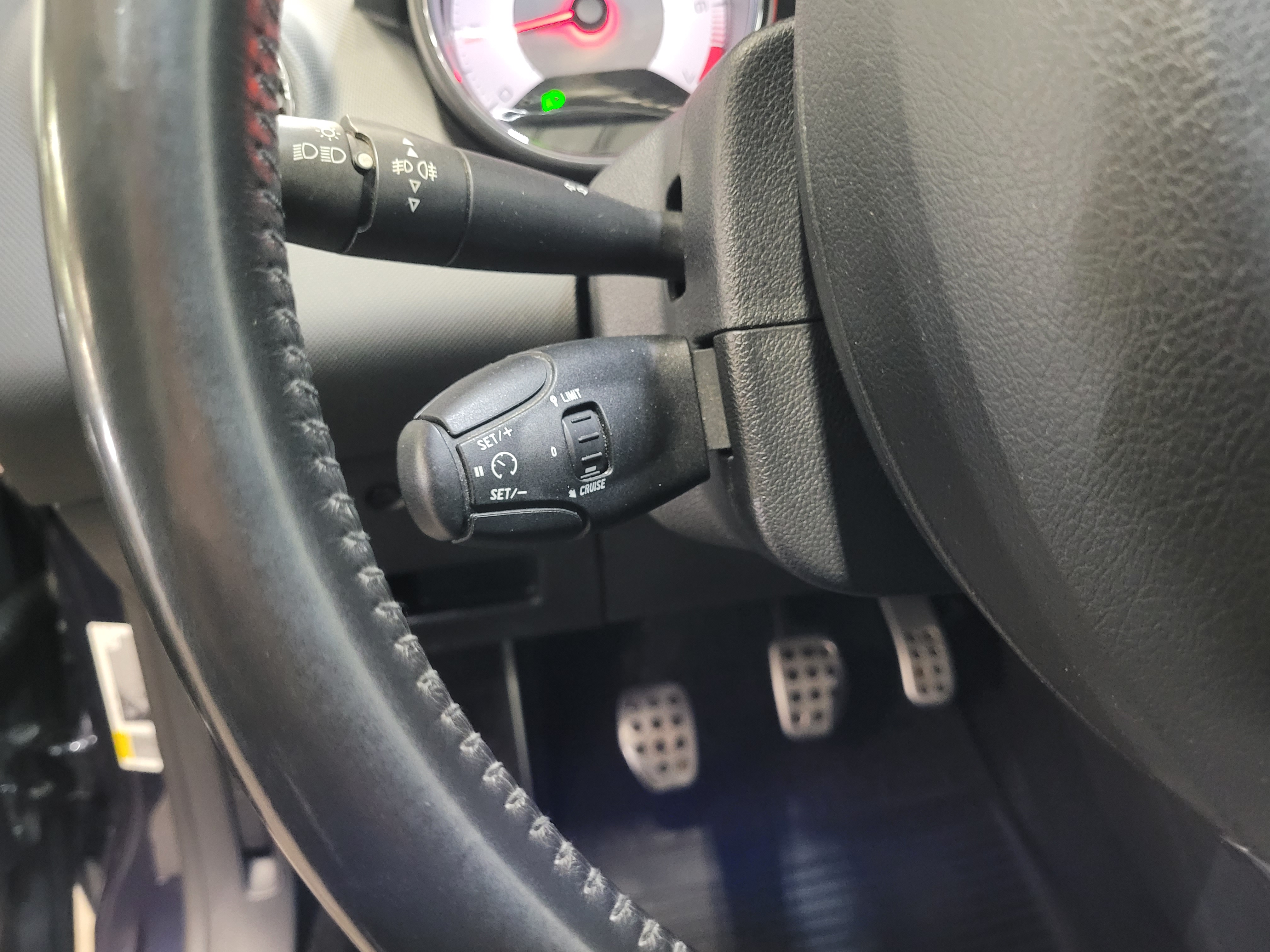 Peugeot 408 -