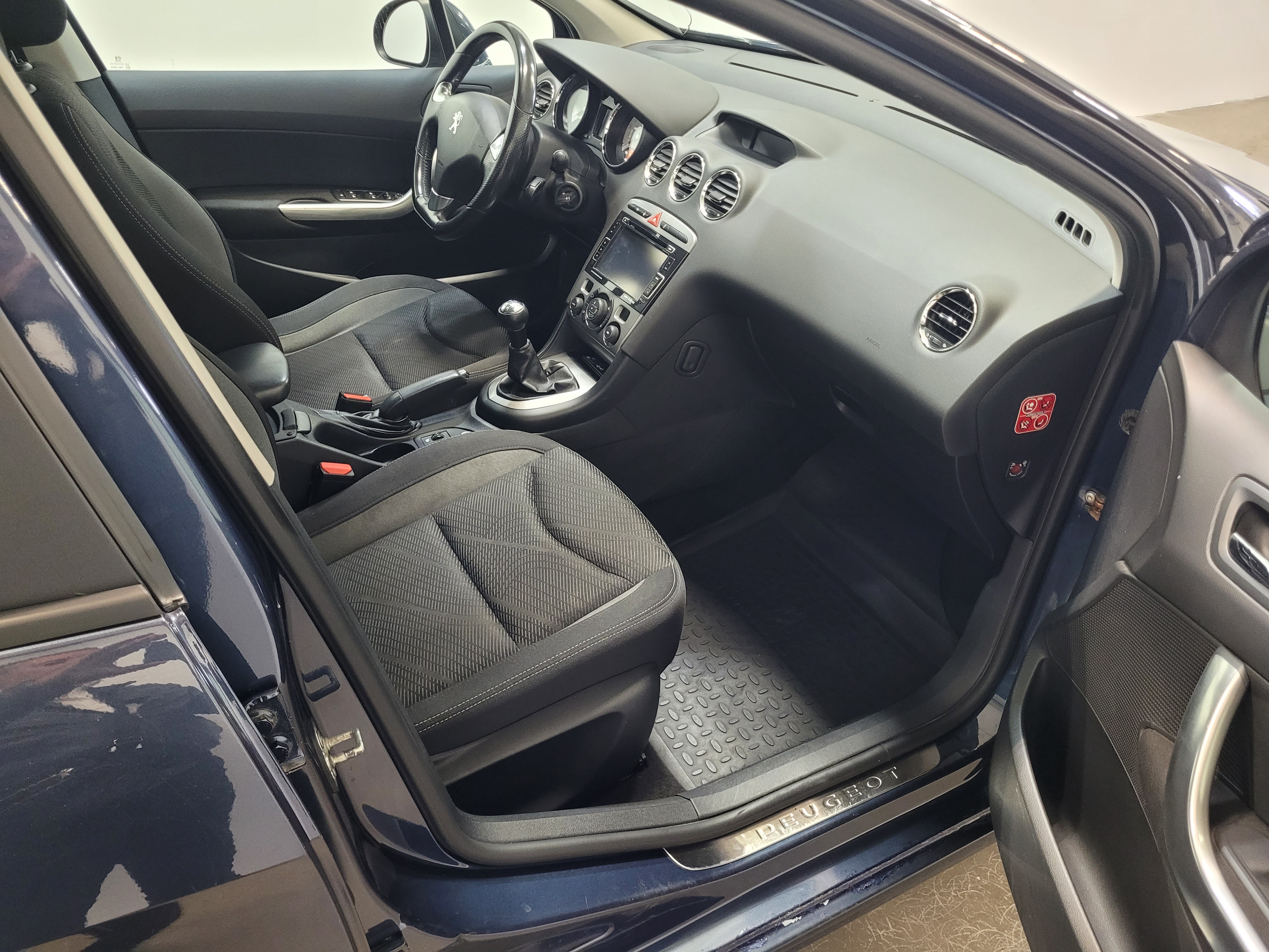 Peugeot 408 -