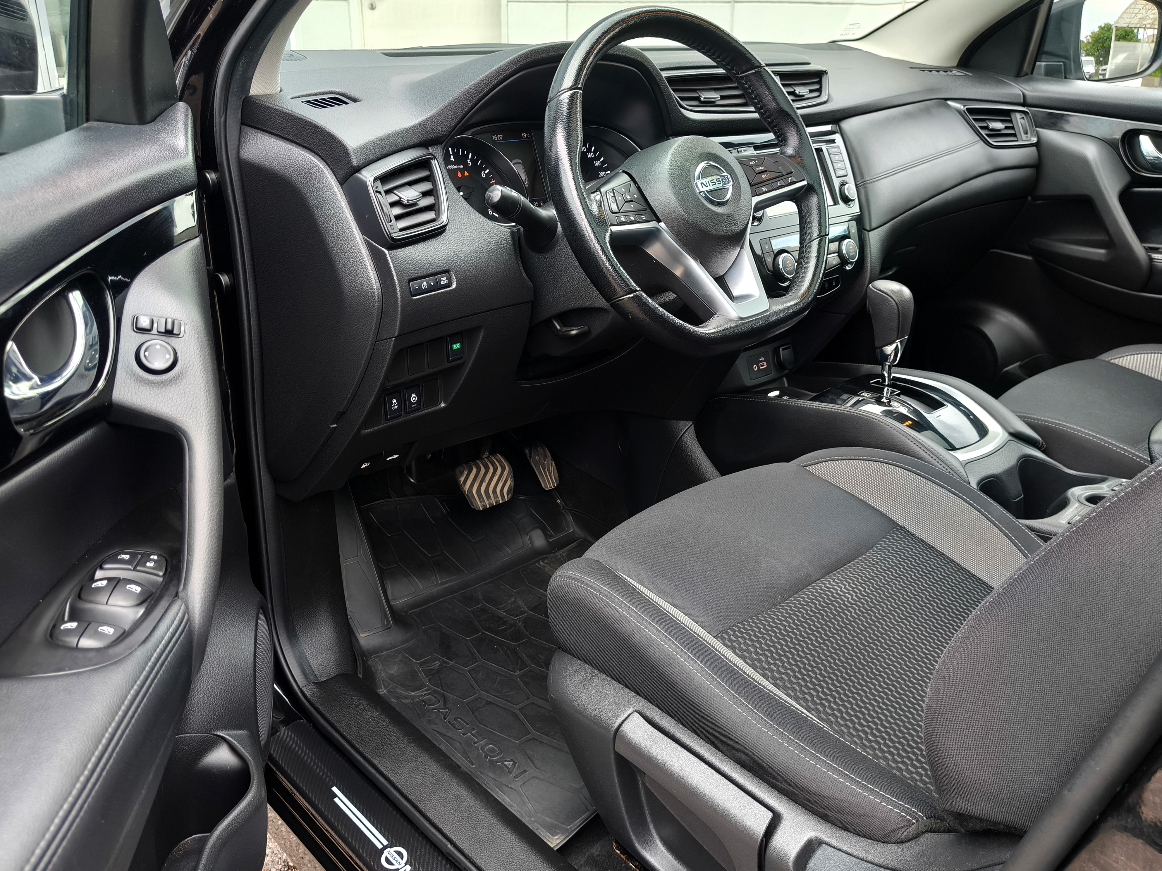 Nissan -