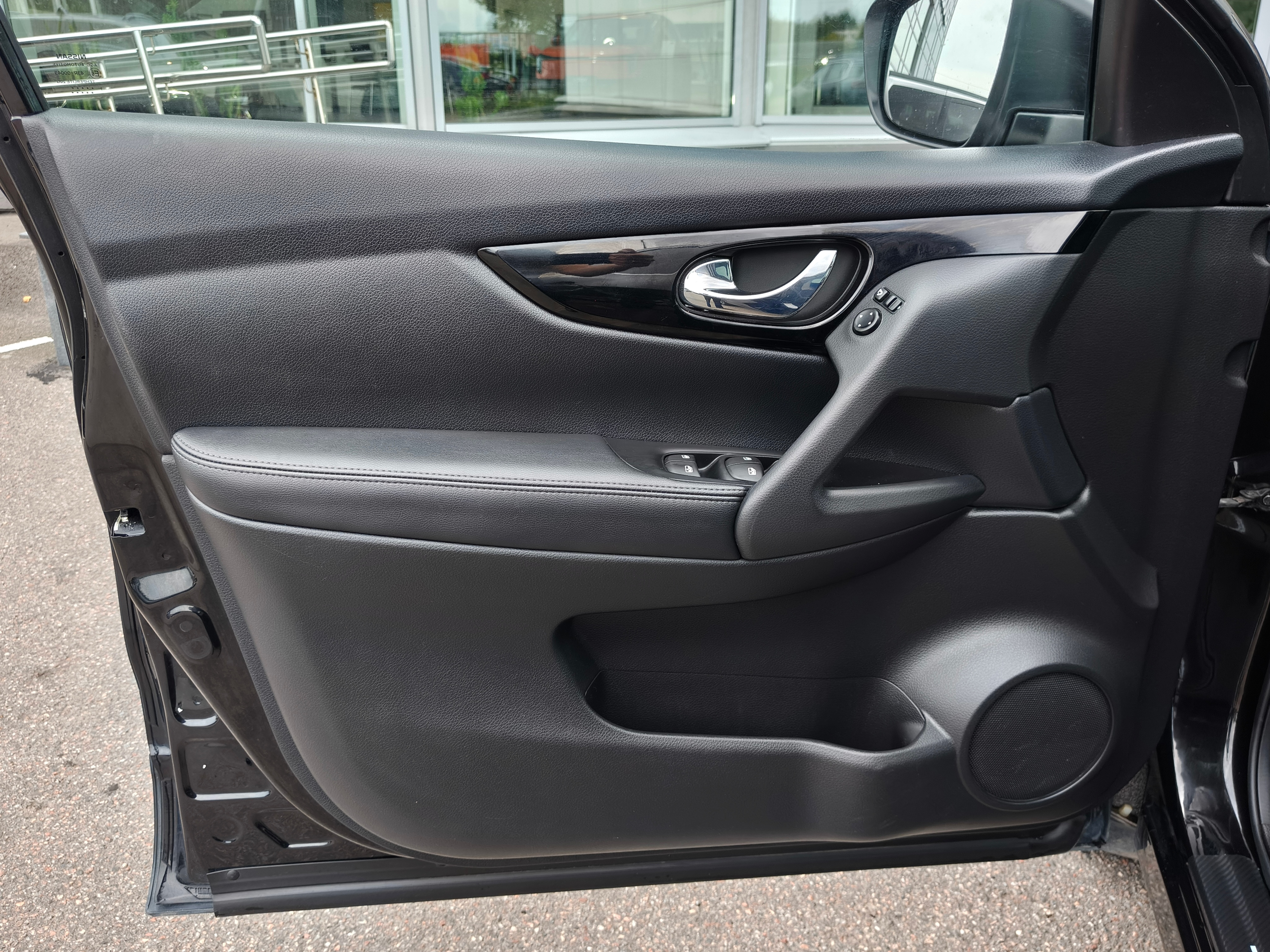 Nissan -