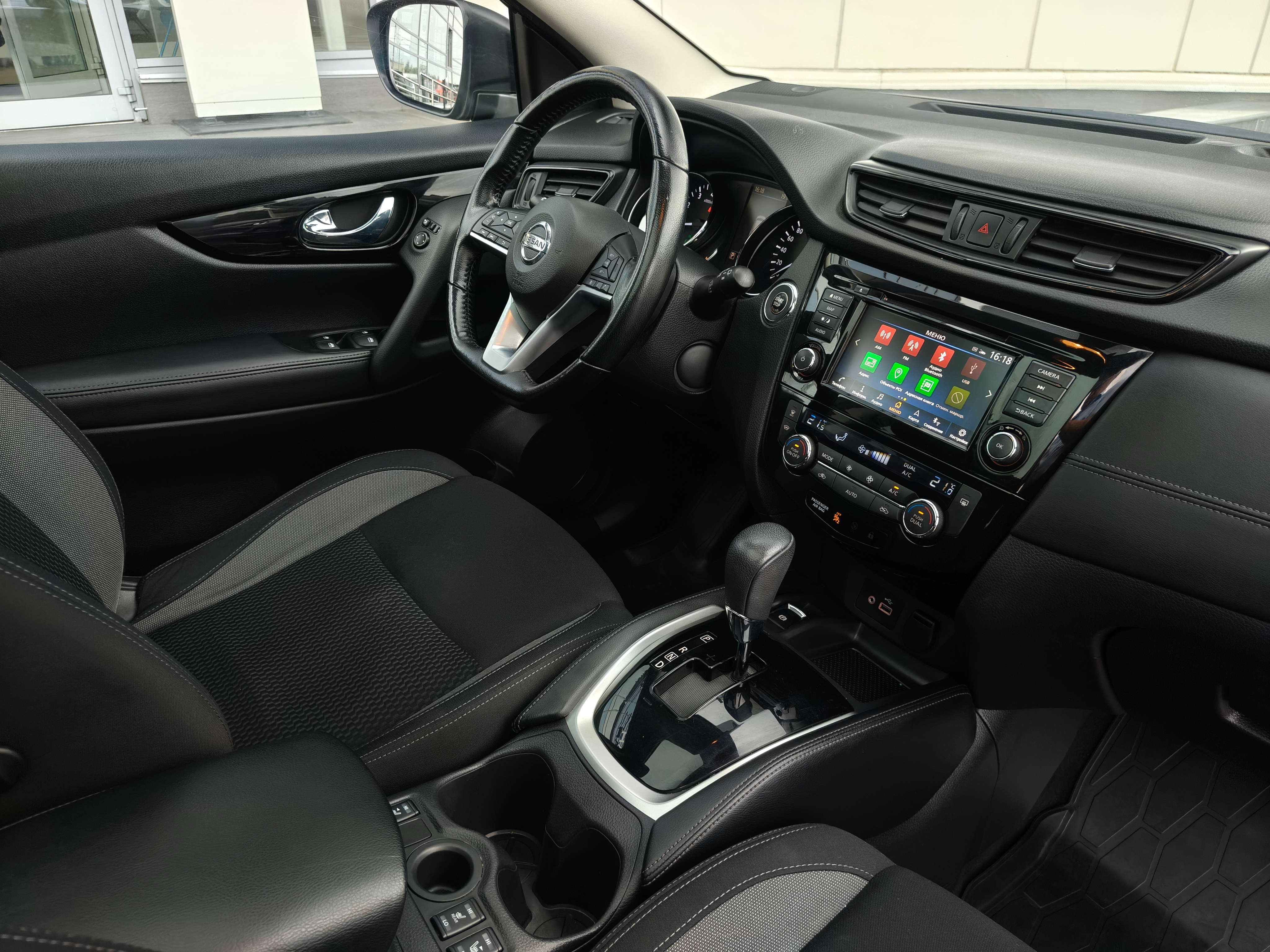 Nissan -