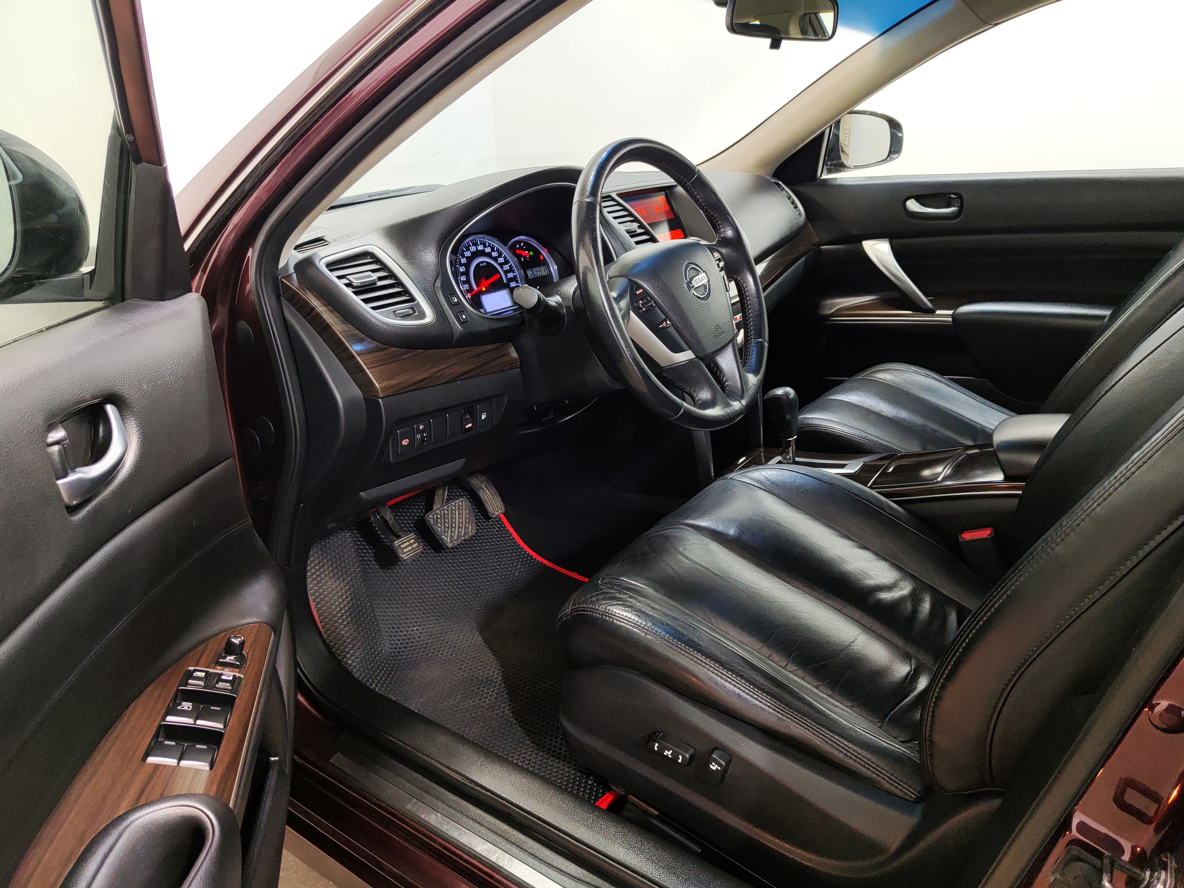 Nissan -