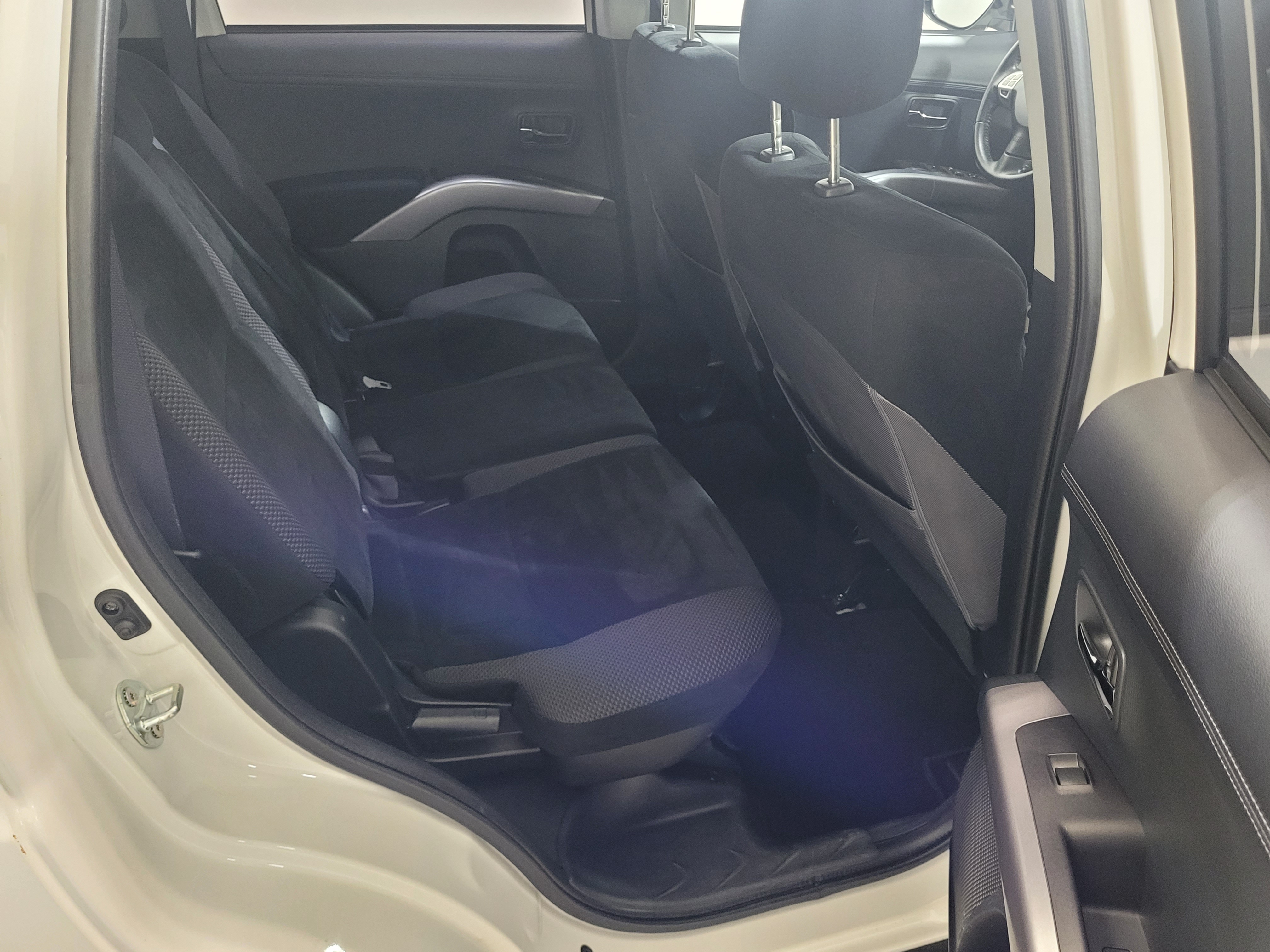 Mitsubishi Outlander -