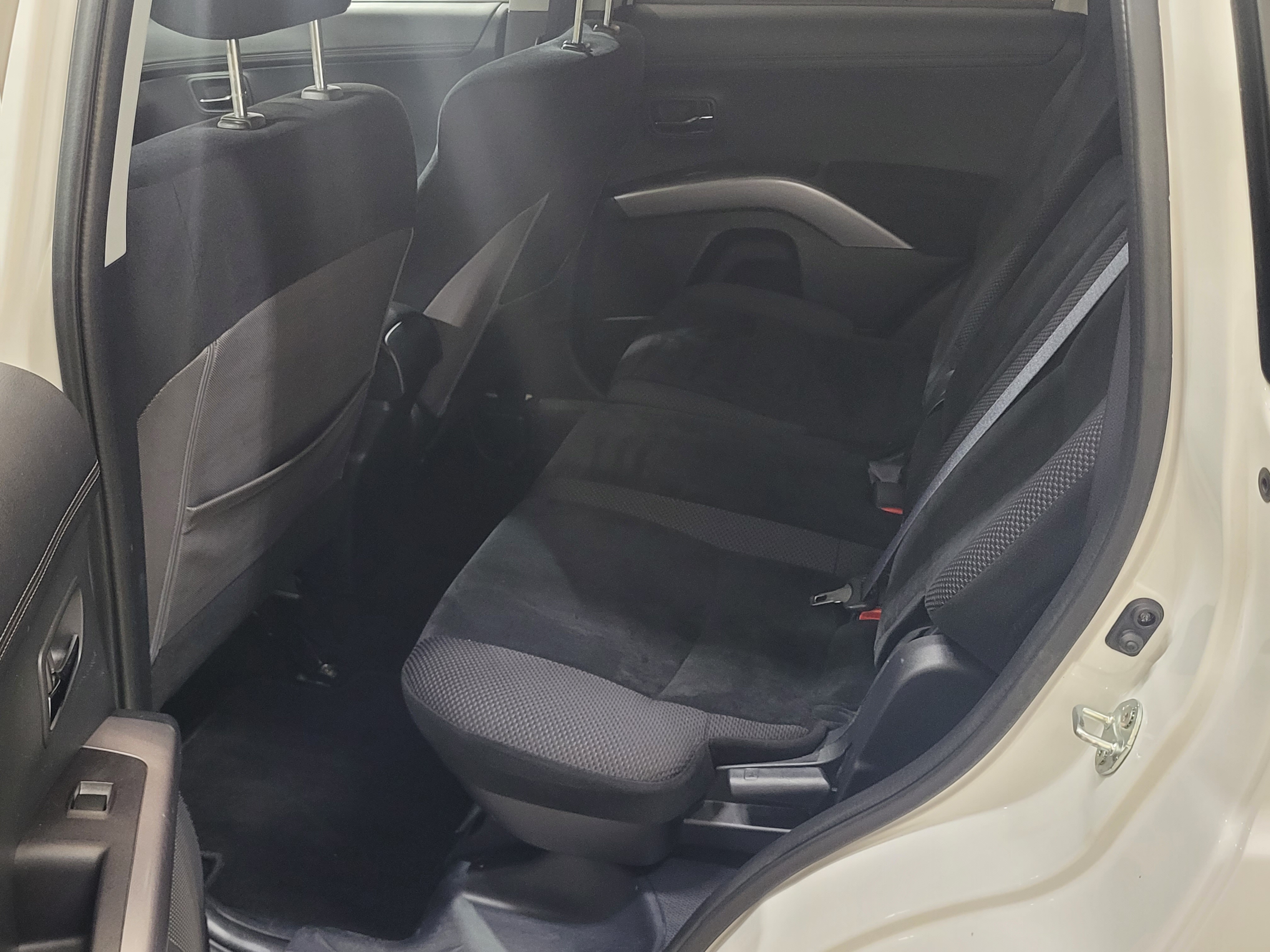 Mitsubishi Outlander -