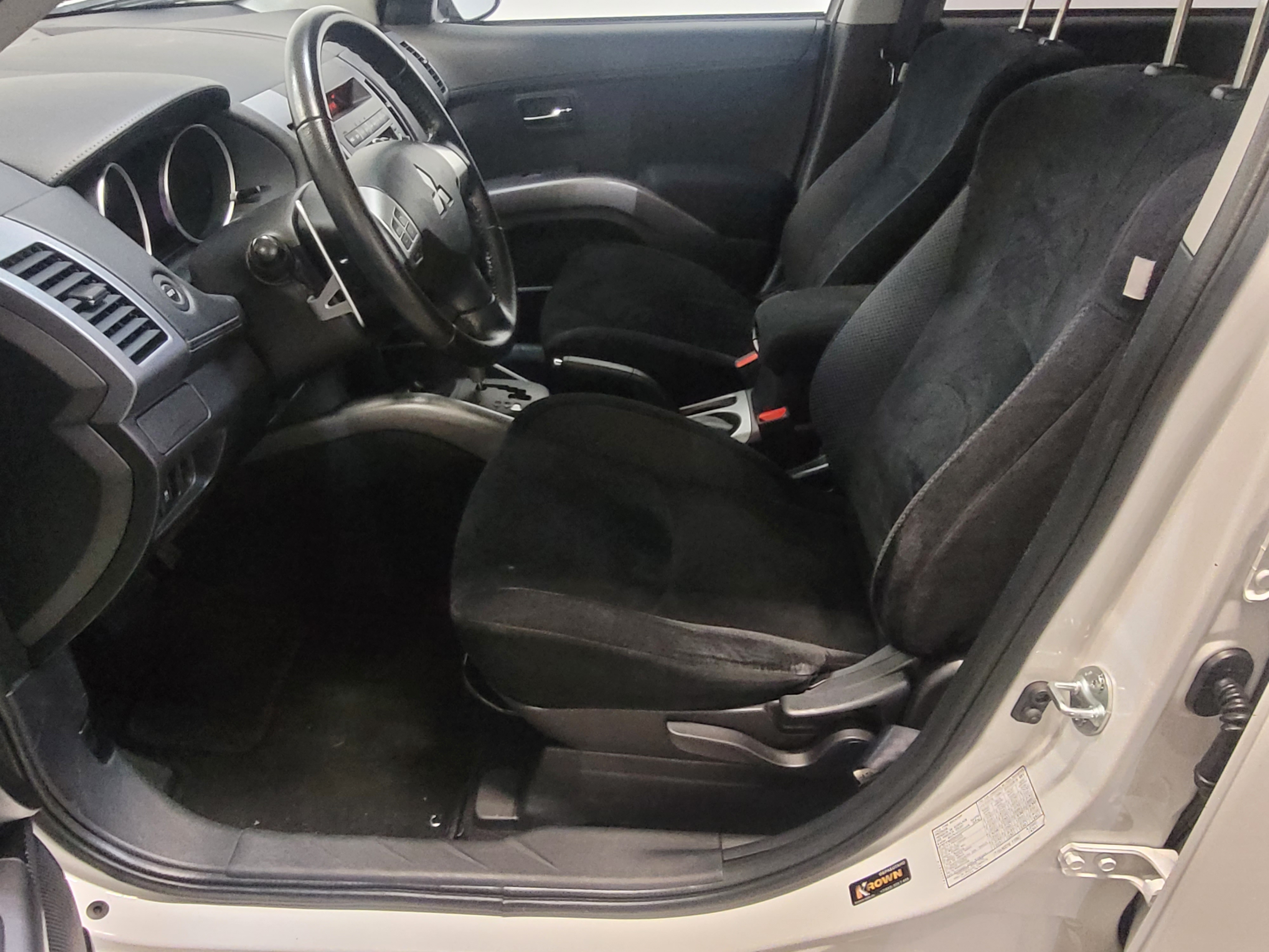 Mitsubishi Outlander -