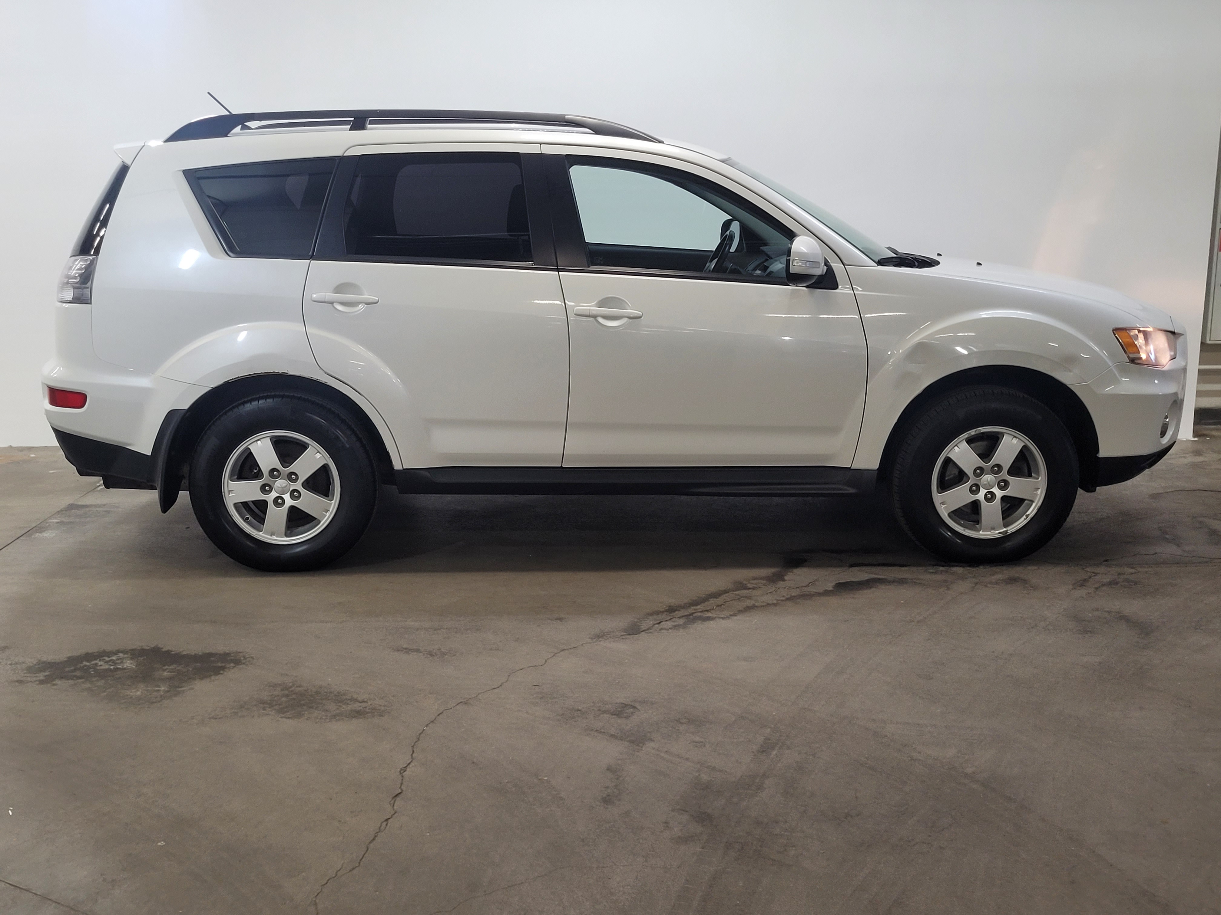Mitsubishi Outlander -