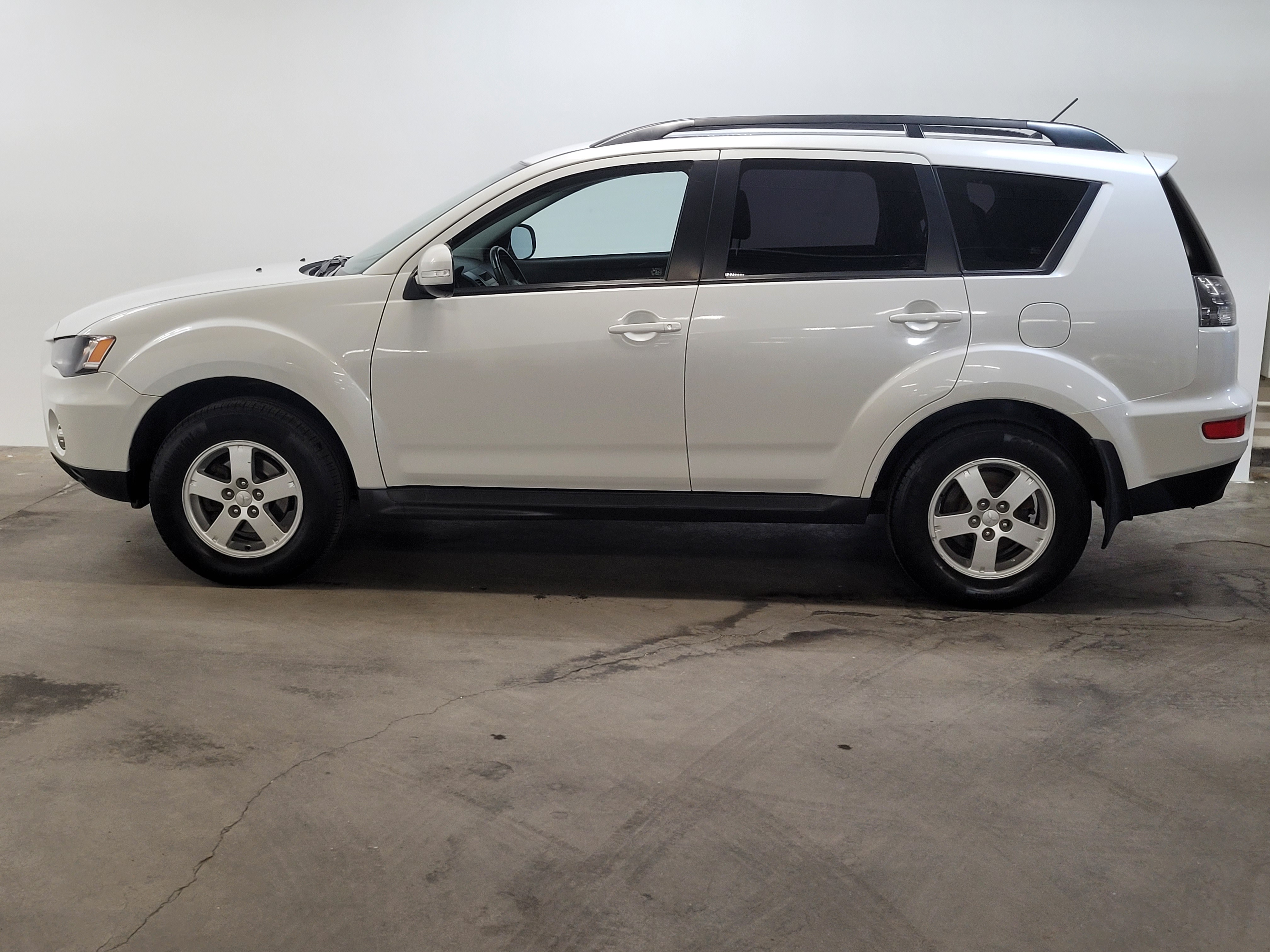 Mitsubishi Outlander -