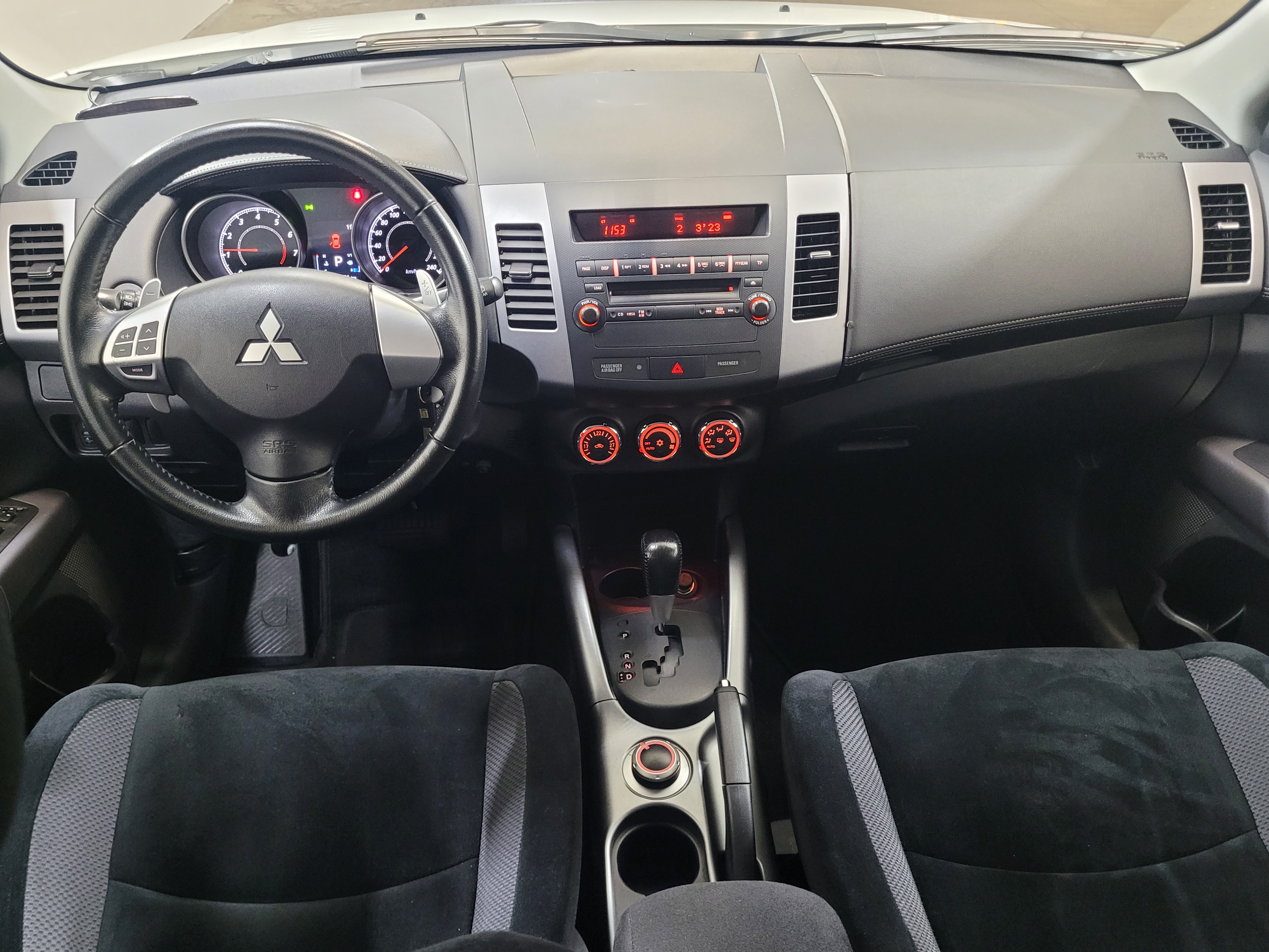 Mitsubishi Outlander -