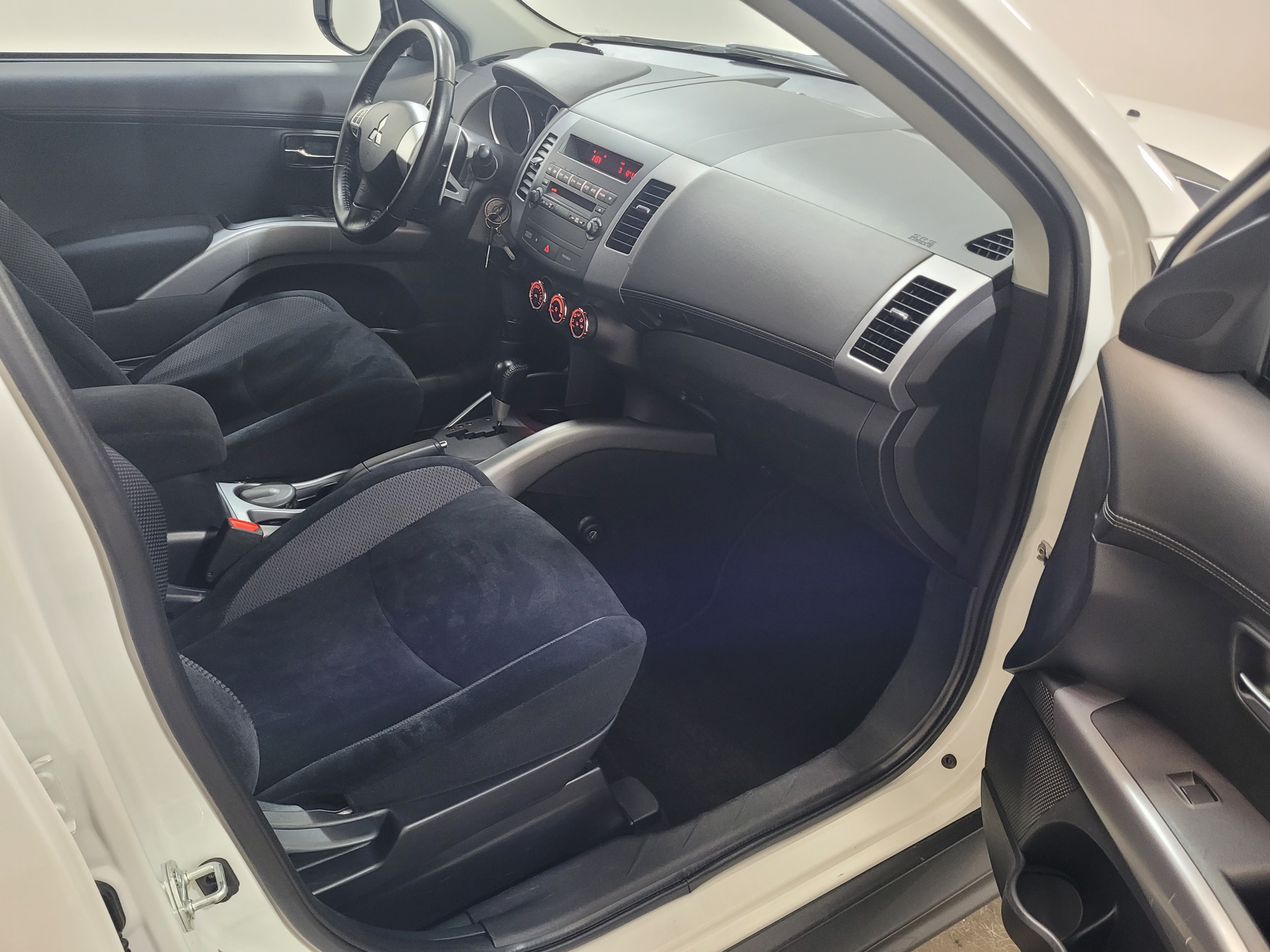 Mitsubishi Outlander -