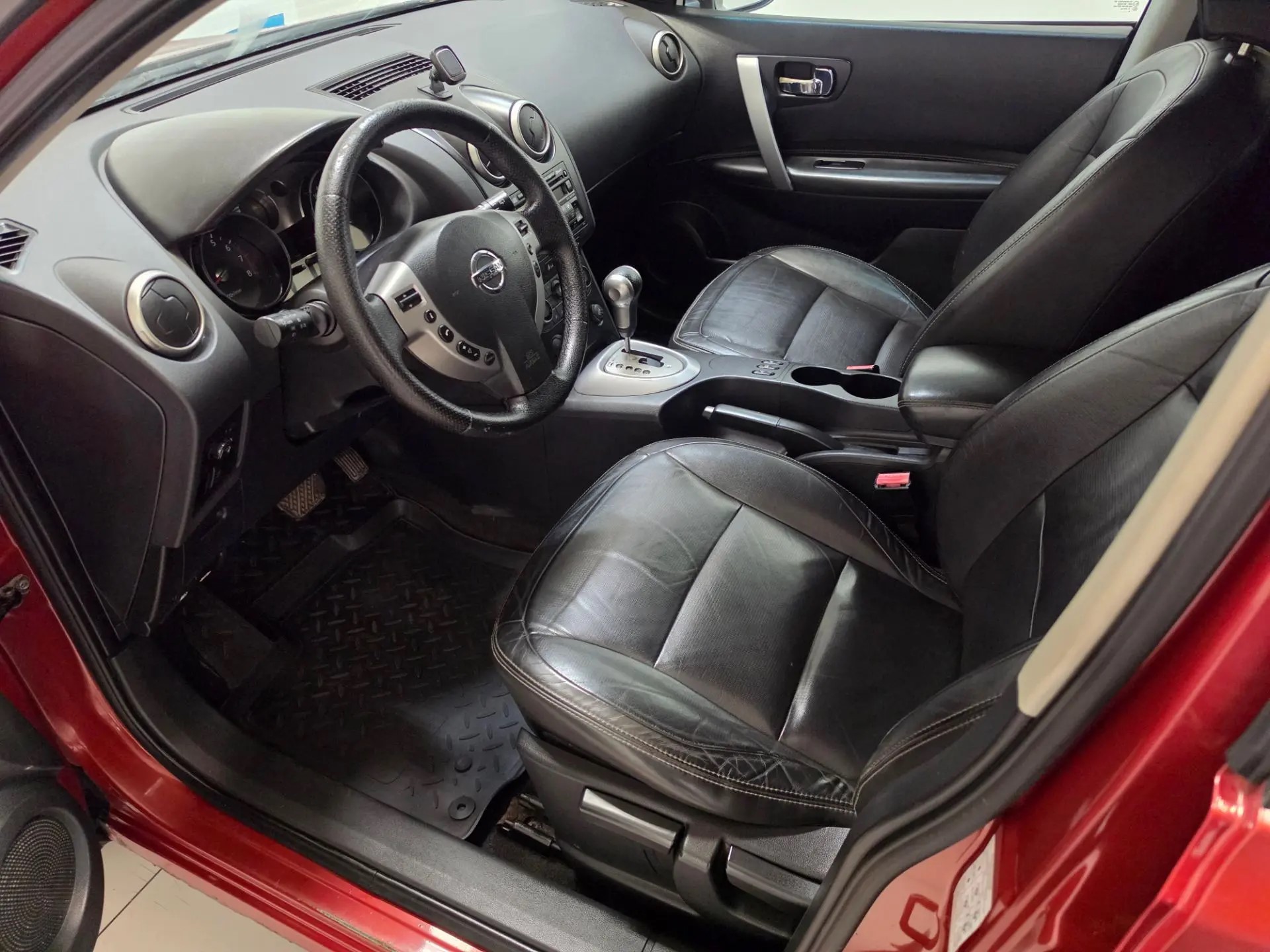 Nissan -