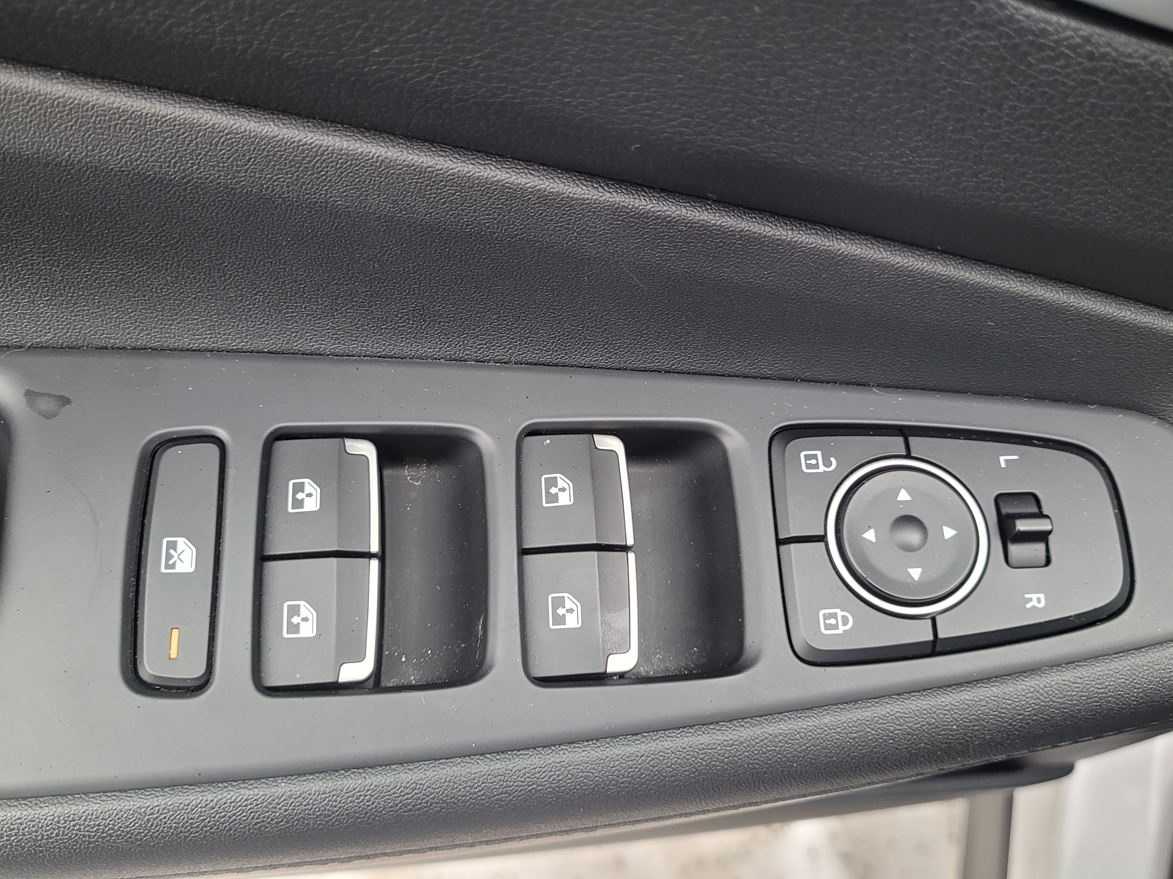 Hyundai SANTA FE -
