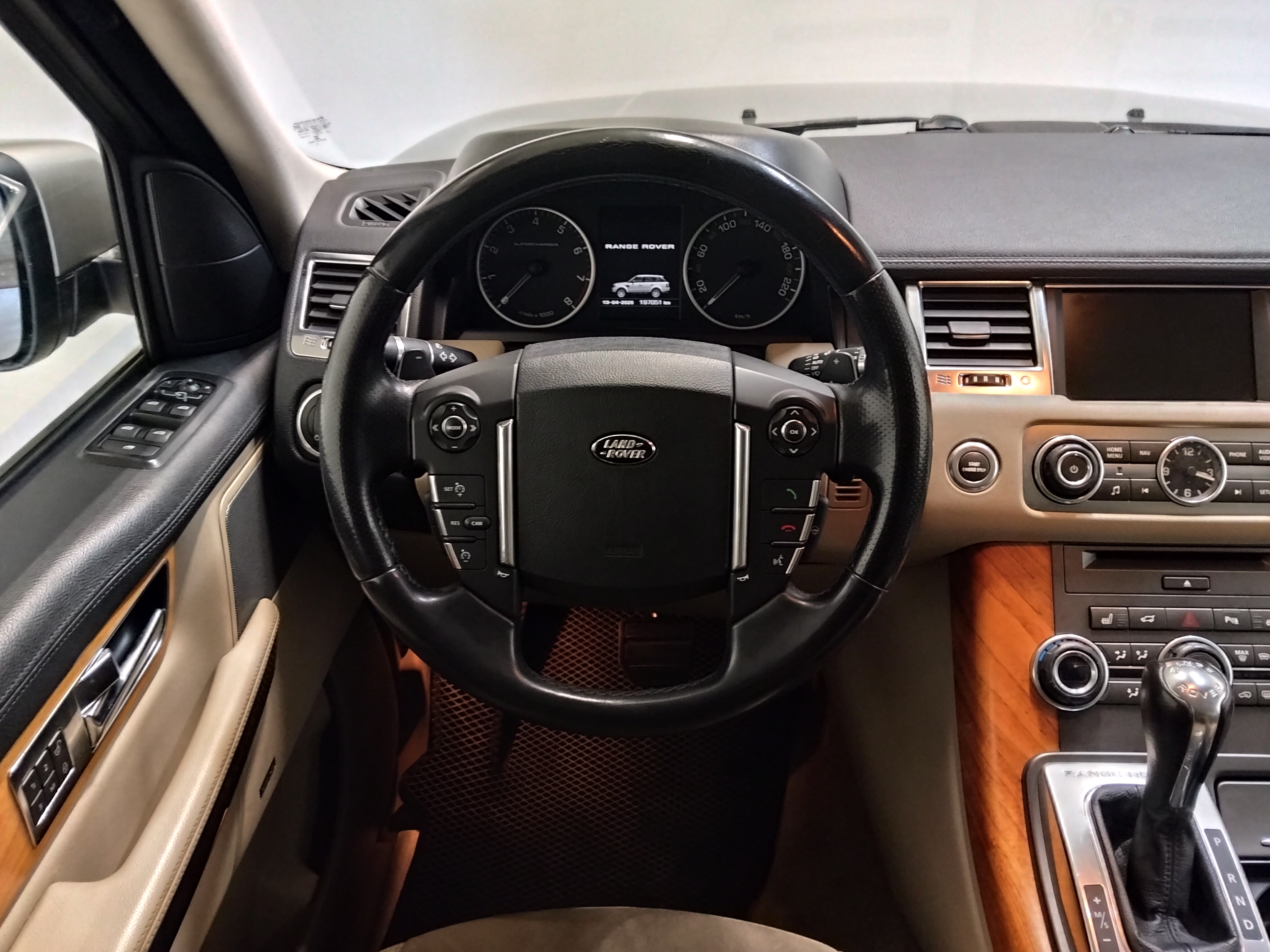 LAND ROVER -