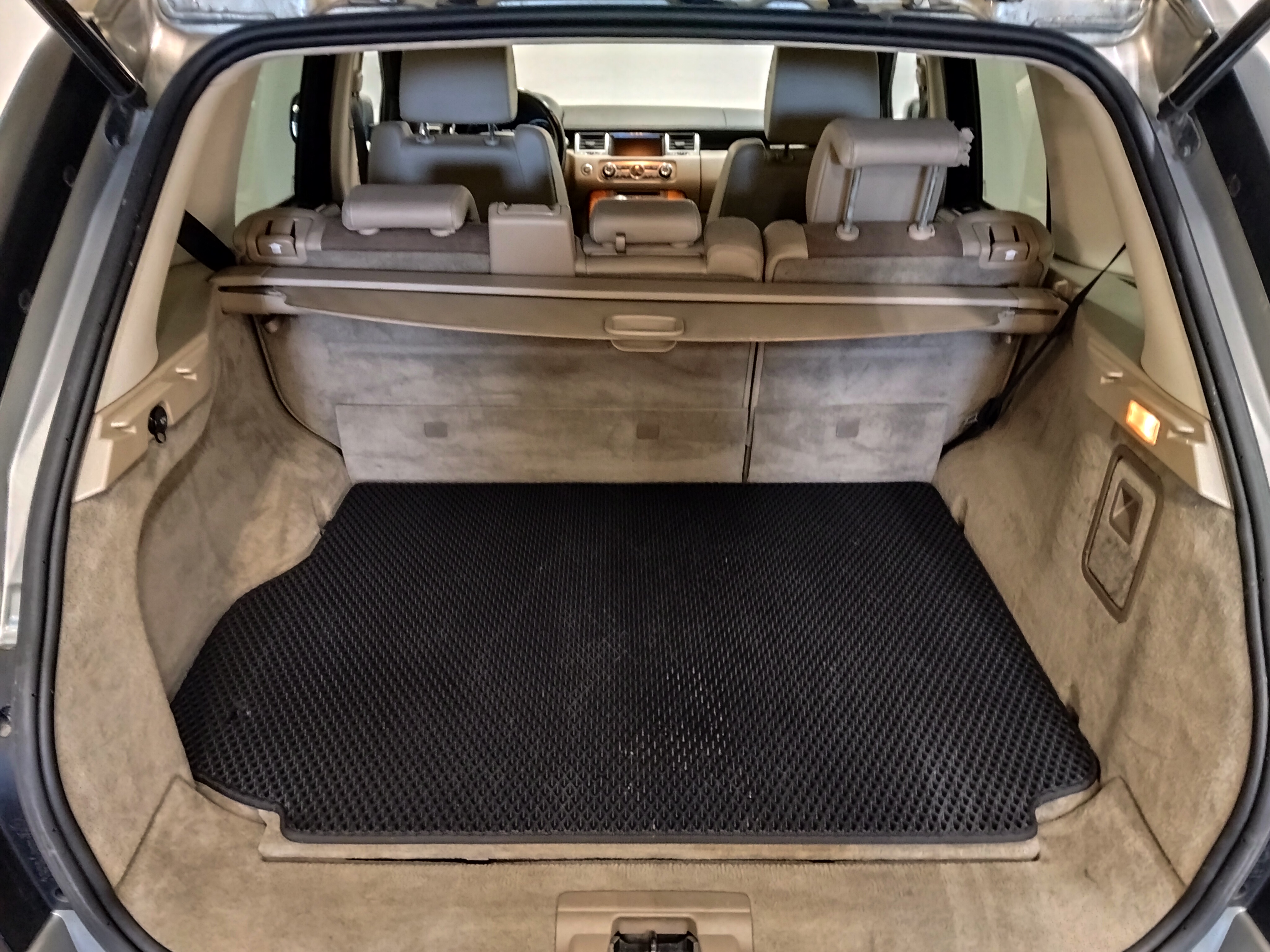 LAND ROVER -