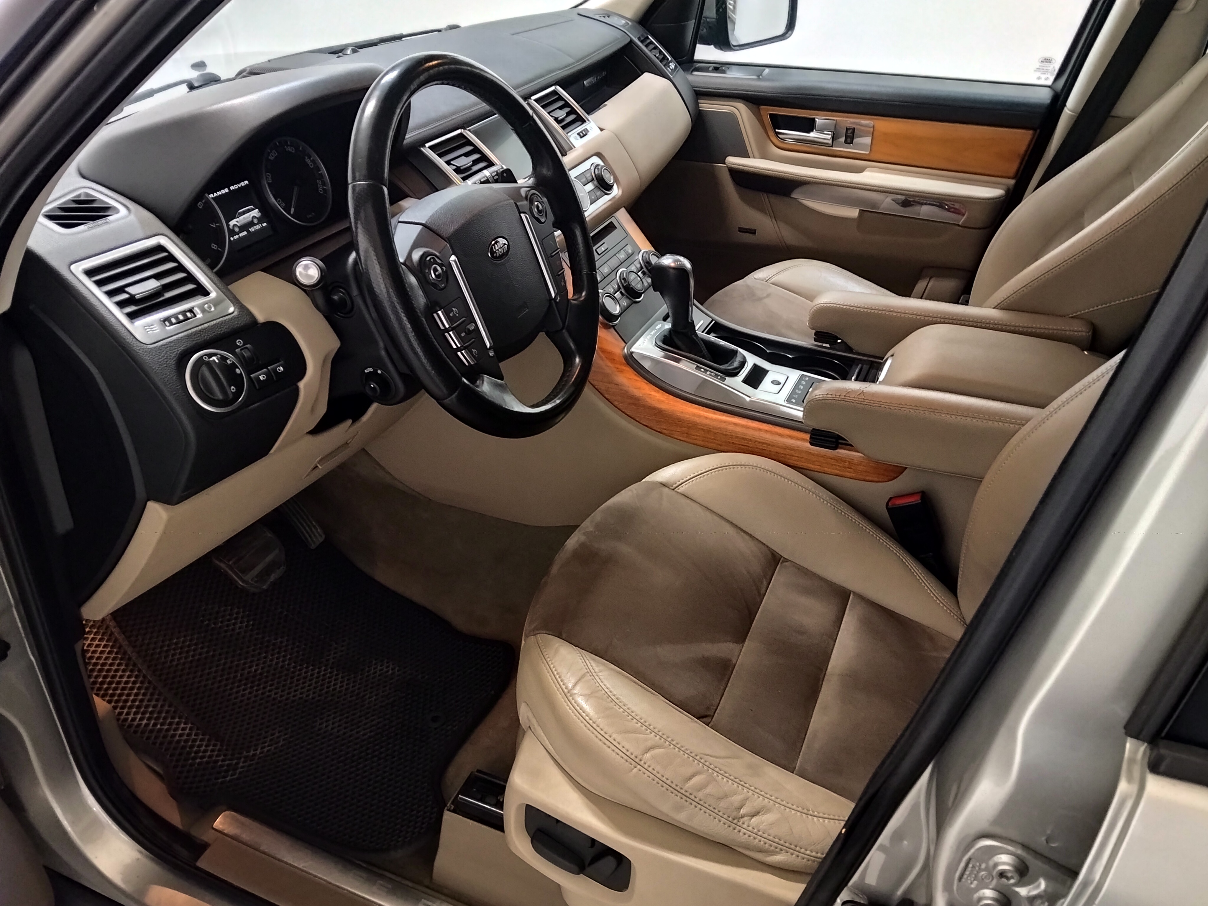 LAND ROVER -
