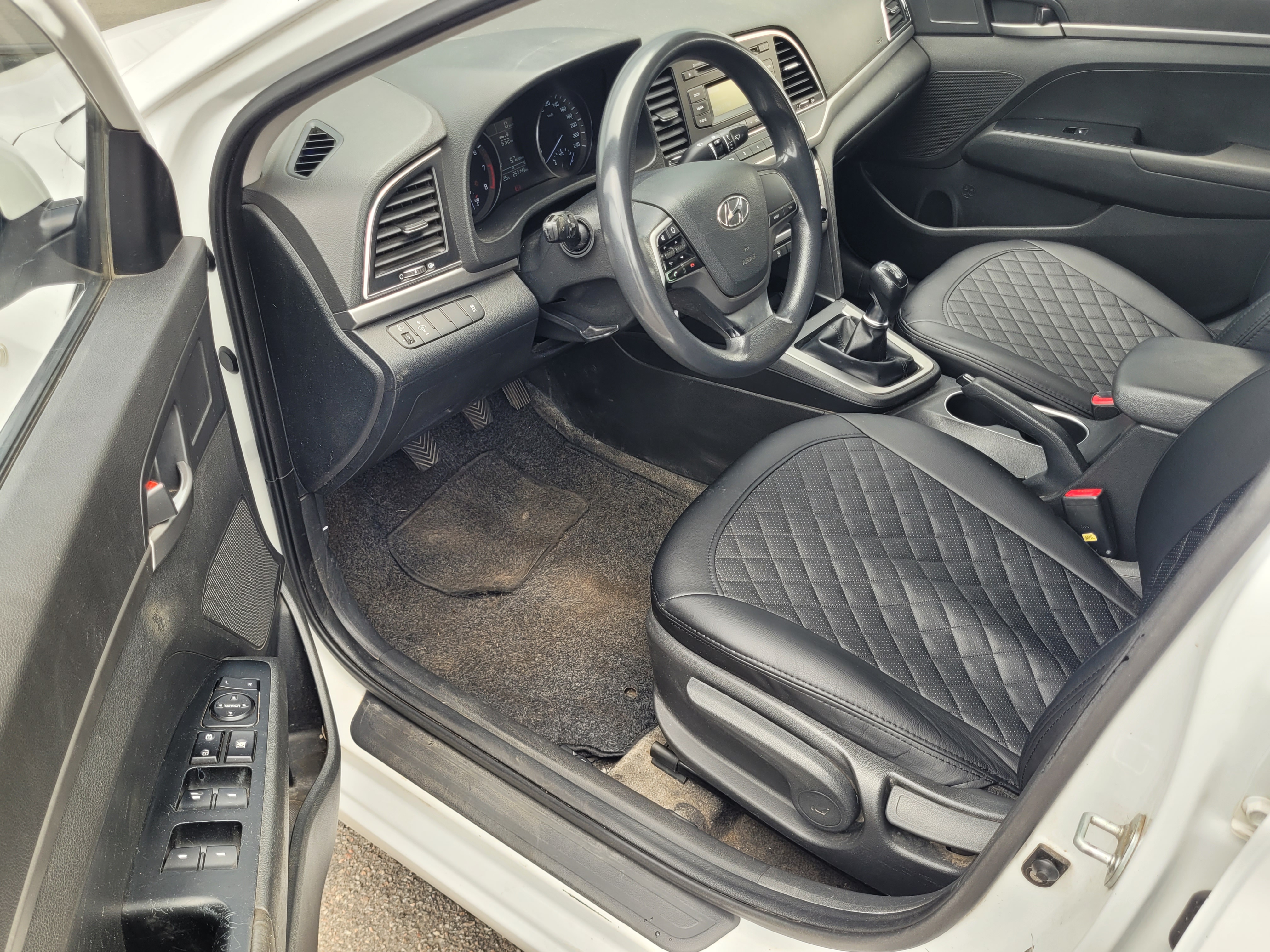 Hyundai ELANTRA -