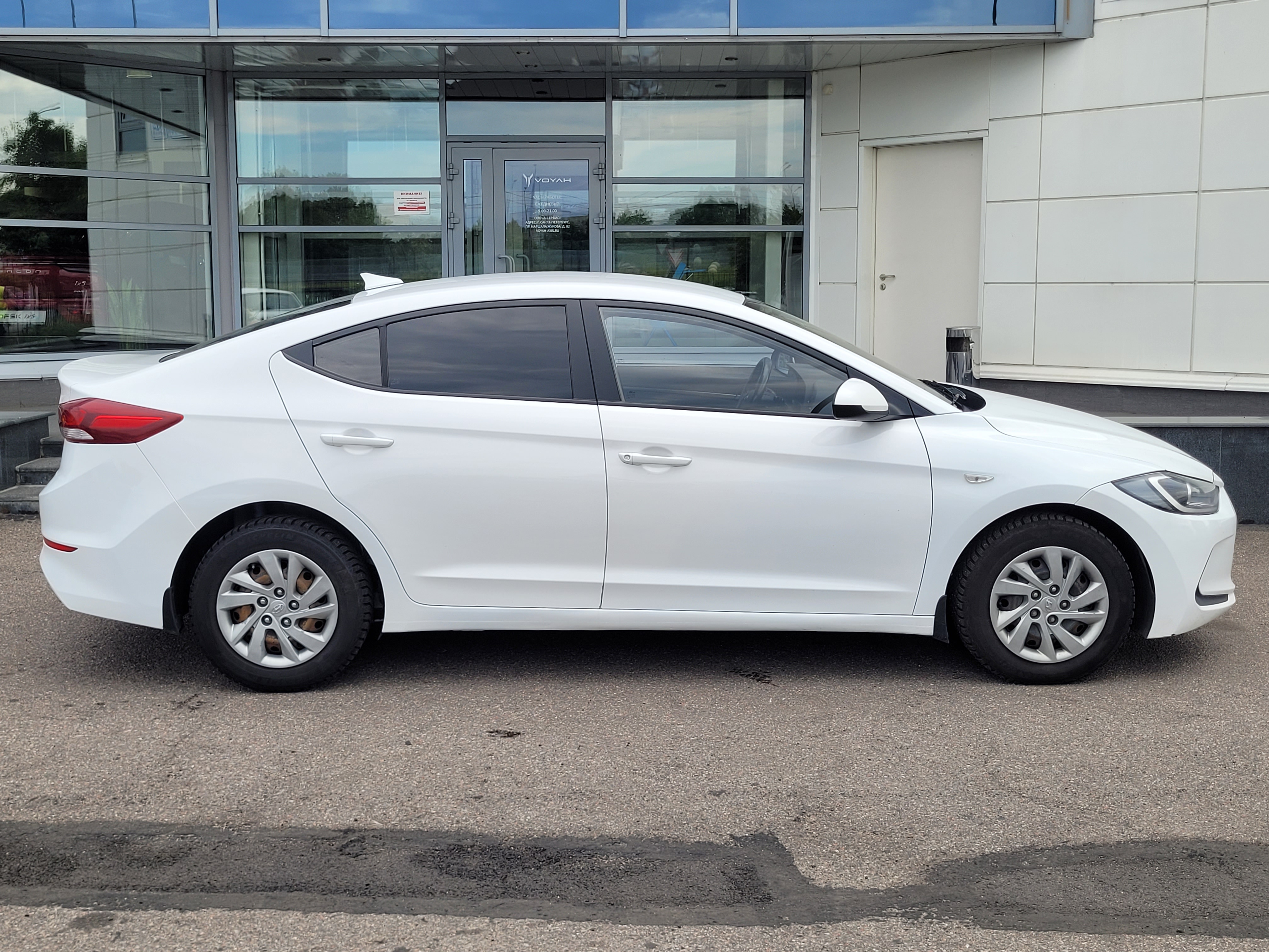 Hyundai ELANTRA -