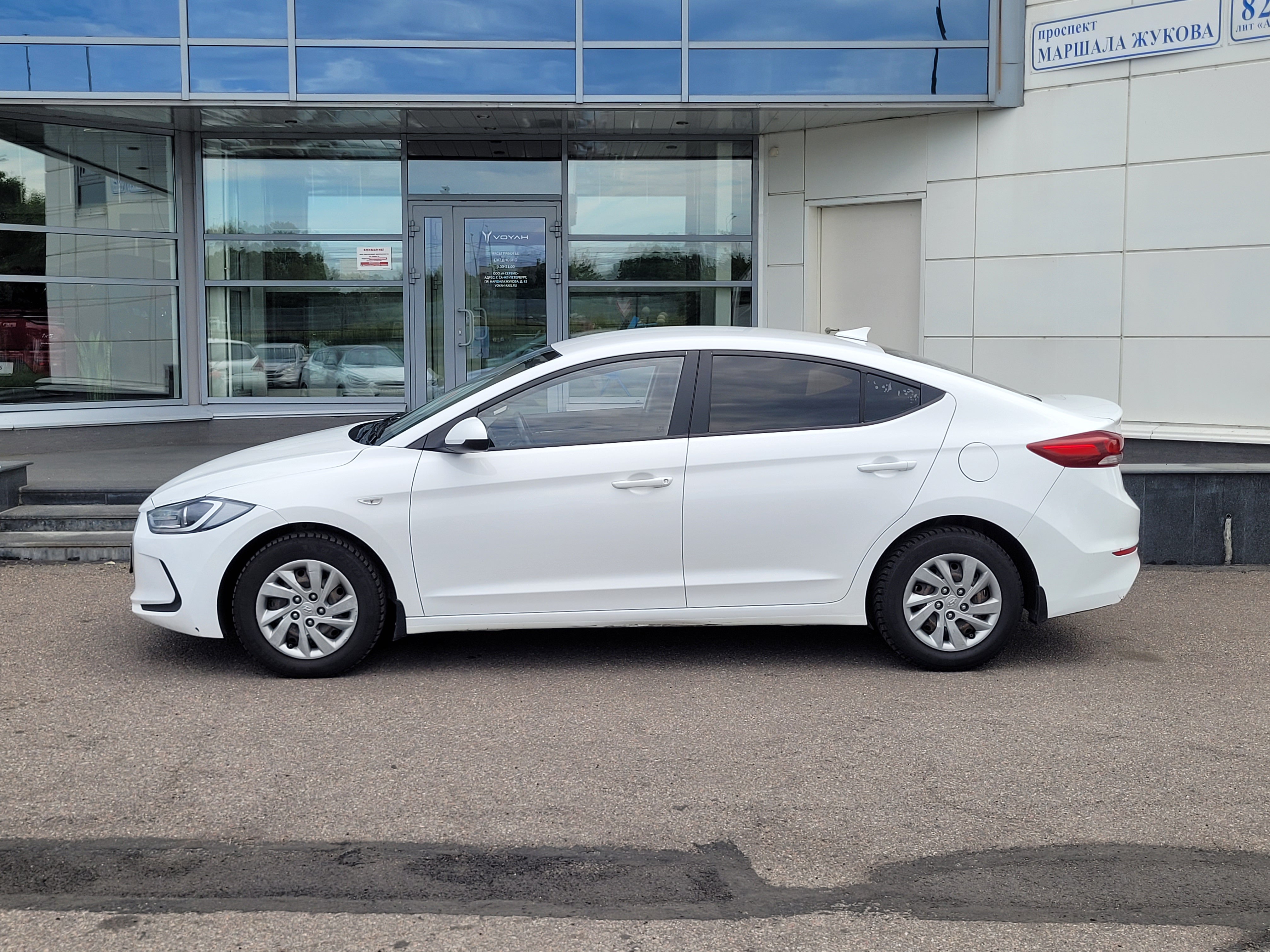 Hyundai ELANTRA -