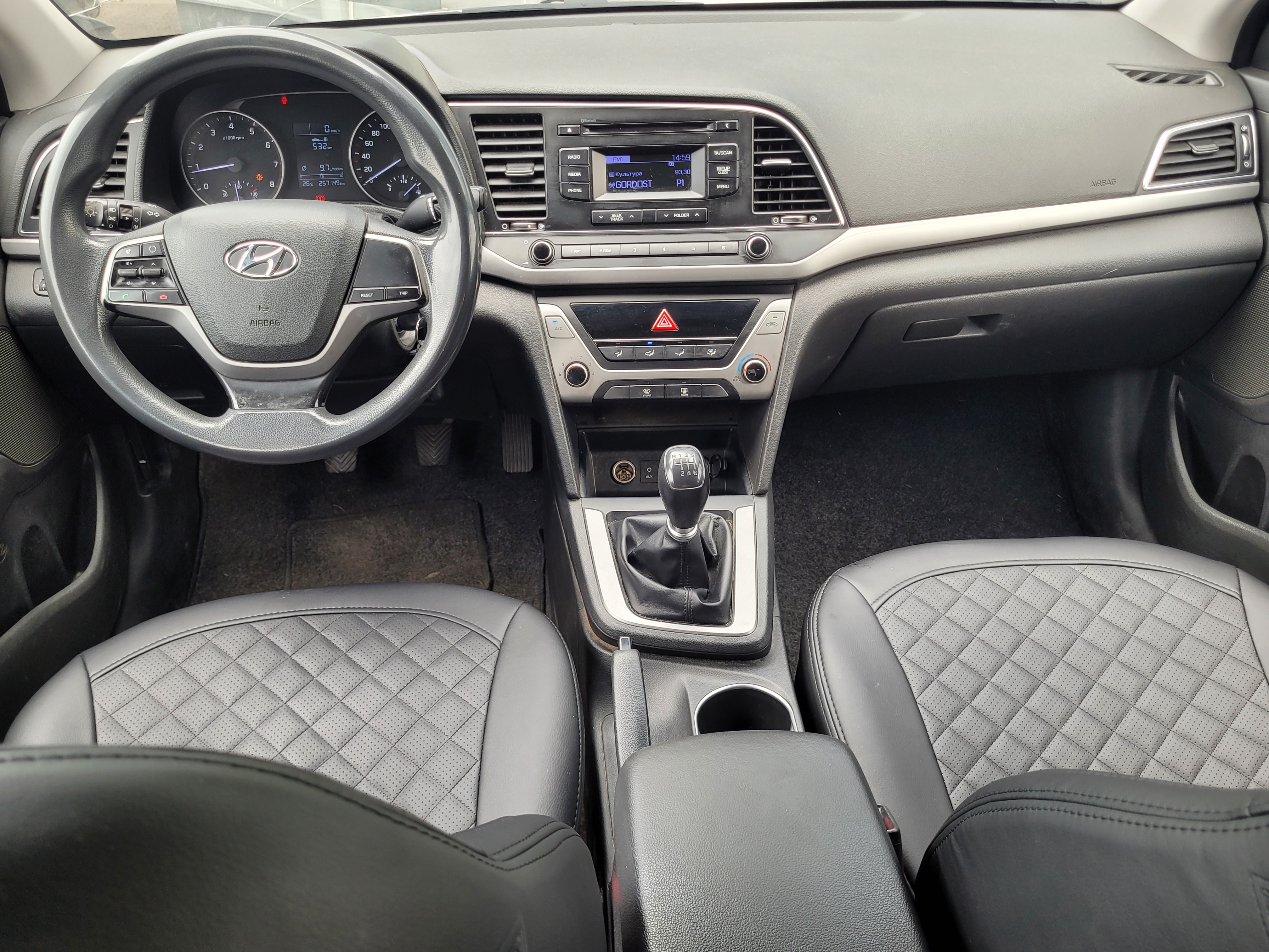 Hyundai ELANTRA -