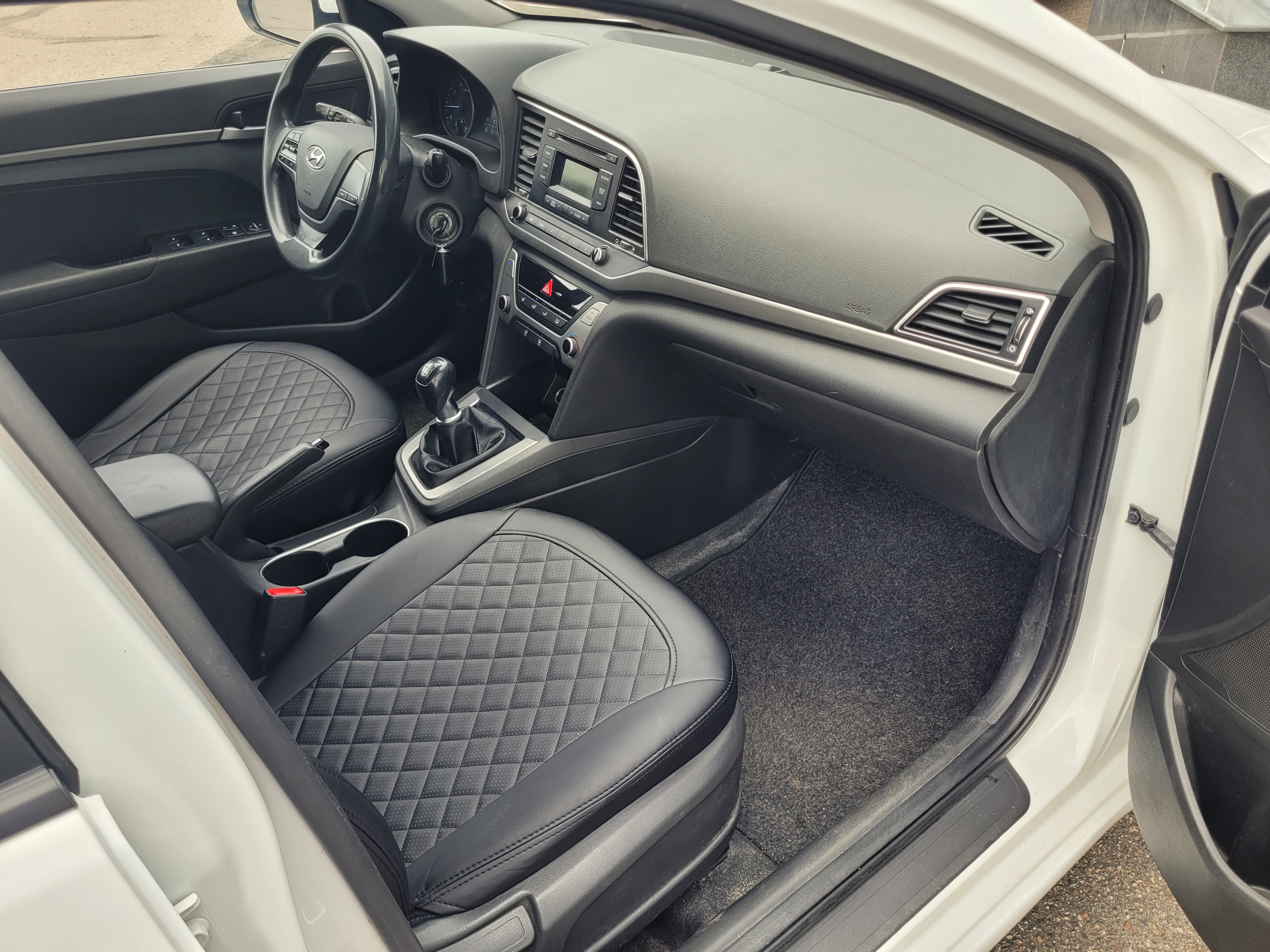 Hyundai ELANTRA -