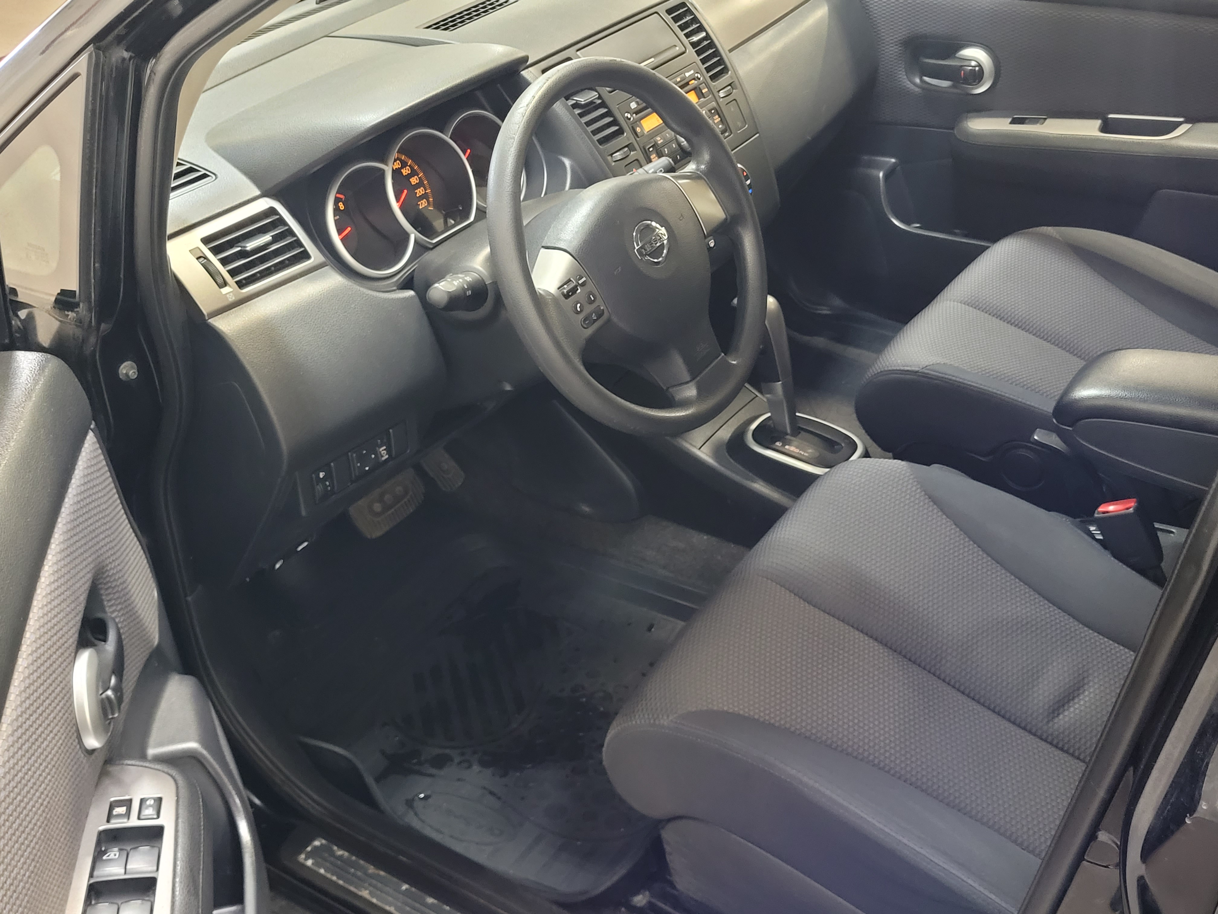 Nissan -