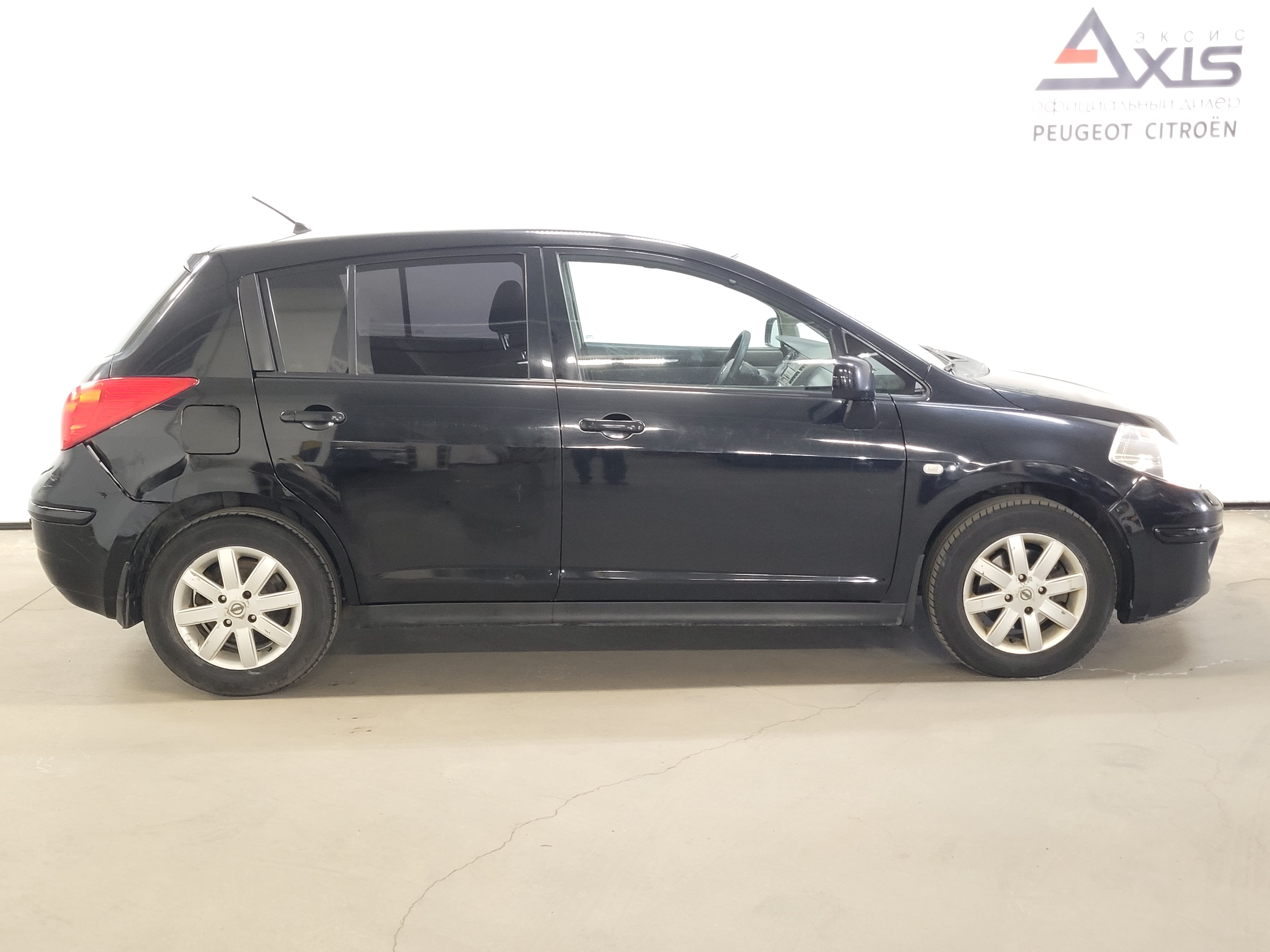 Nissan -