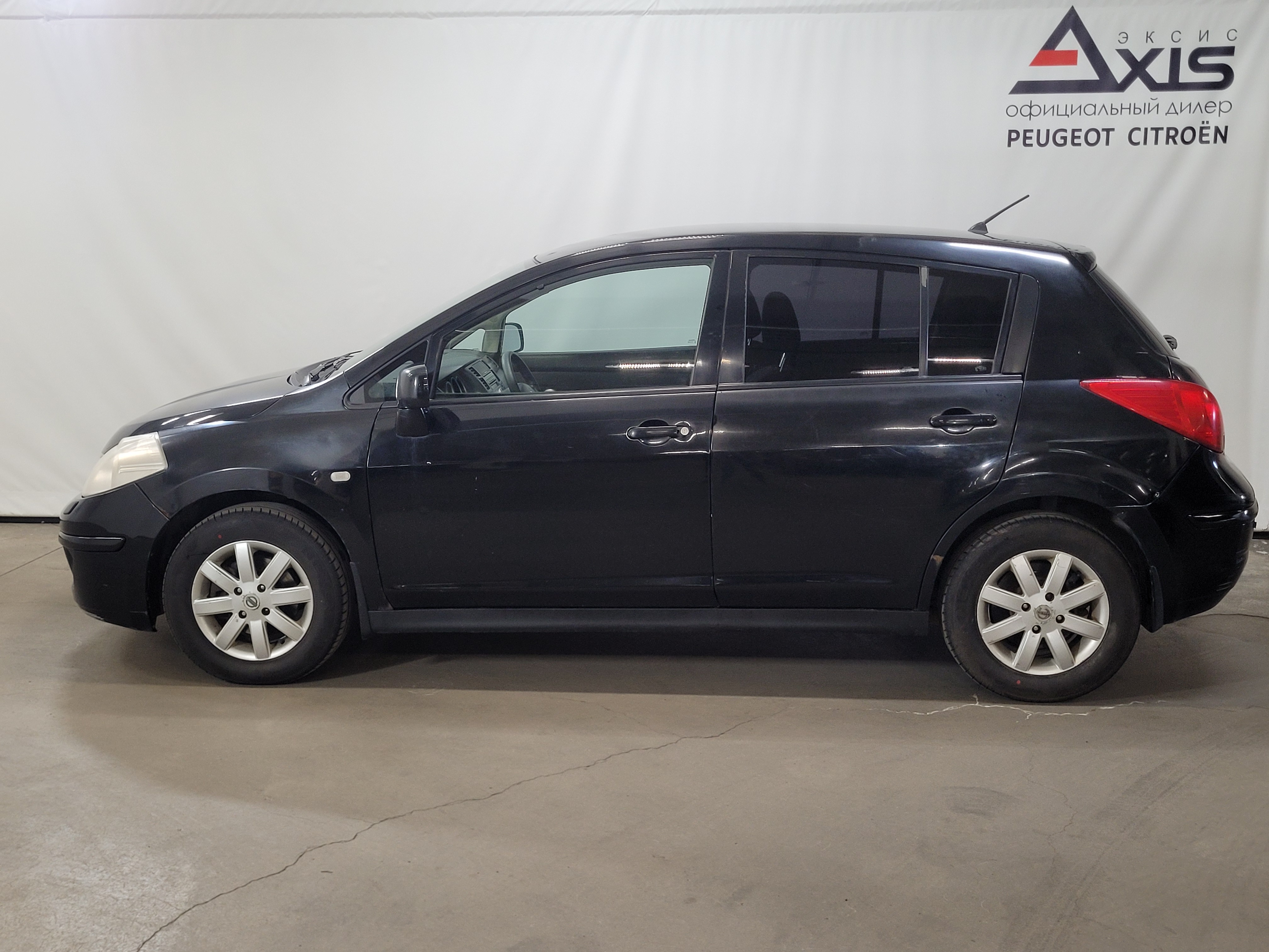 Nissan -